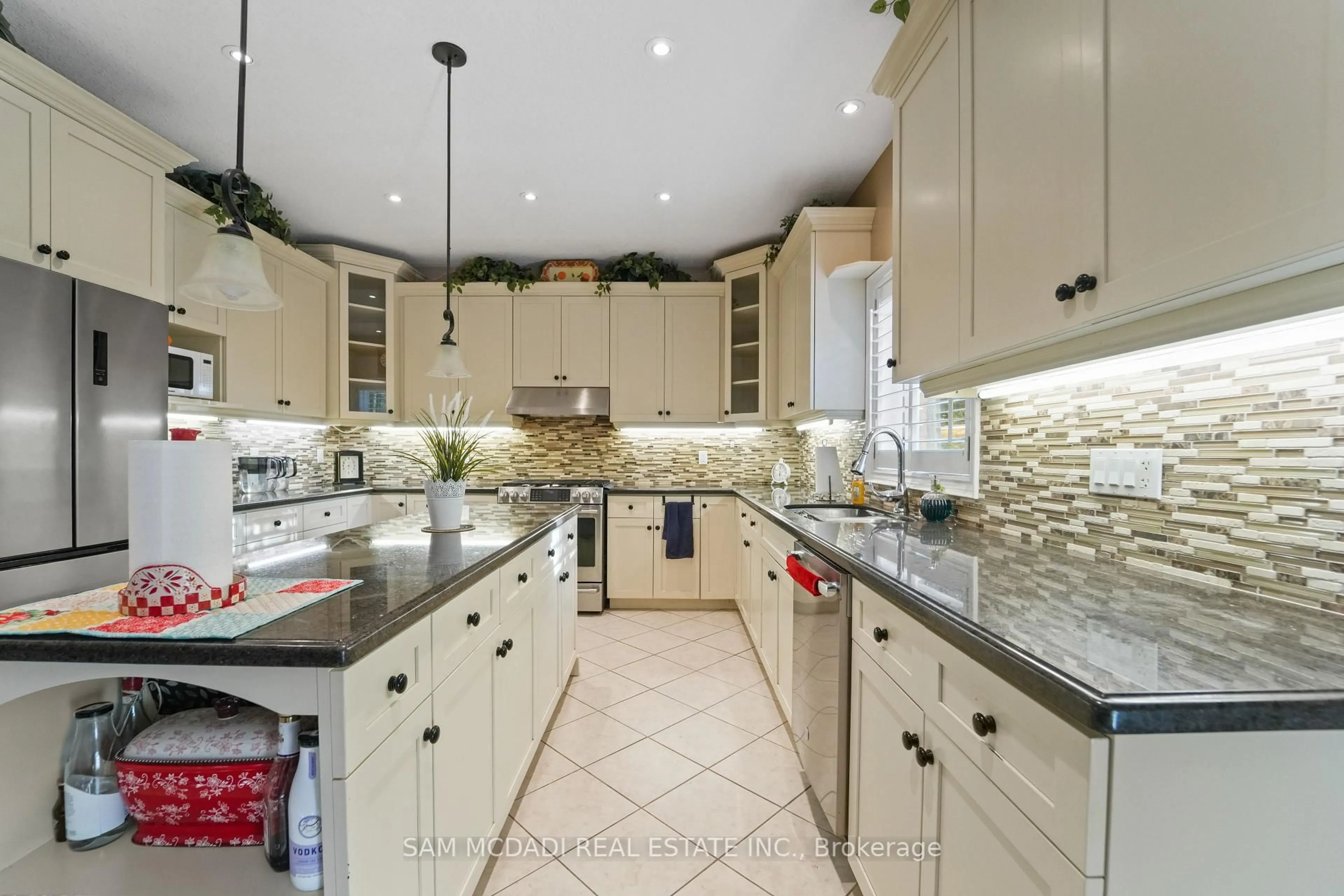 Contemporary kitchen, ceramic/tile floor for 32 Pennsylvania Cres, Kitchener Ontario N2P 2S5