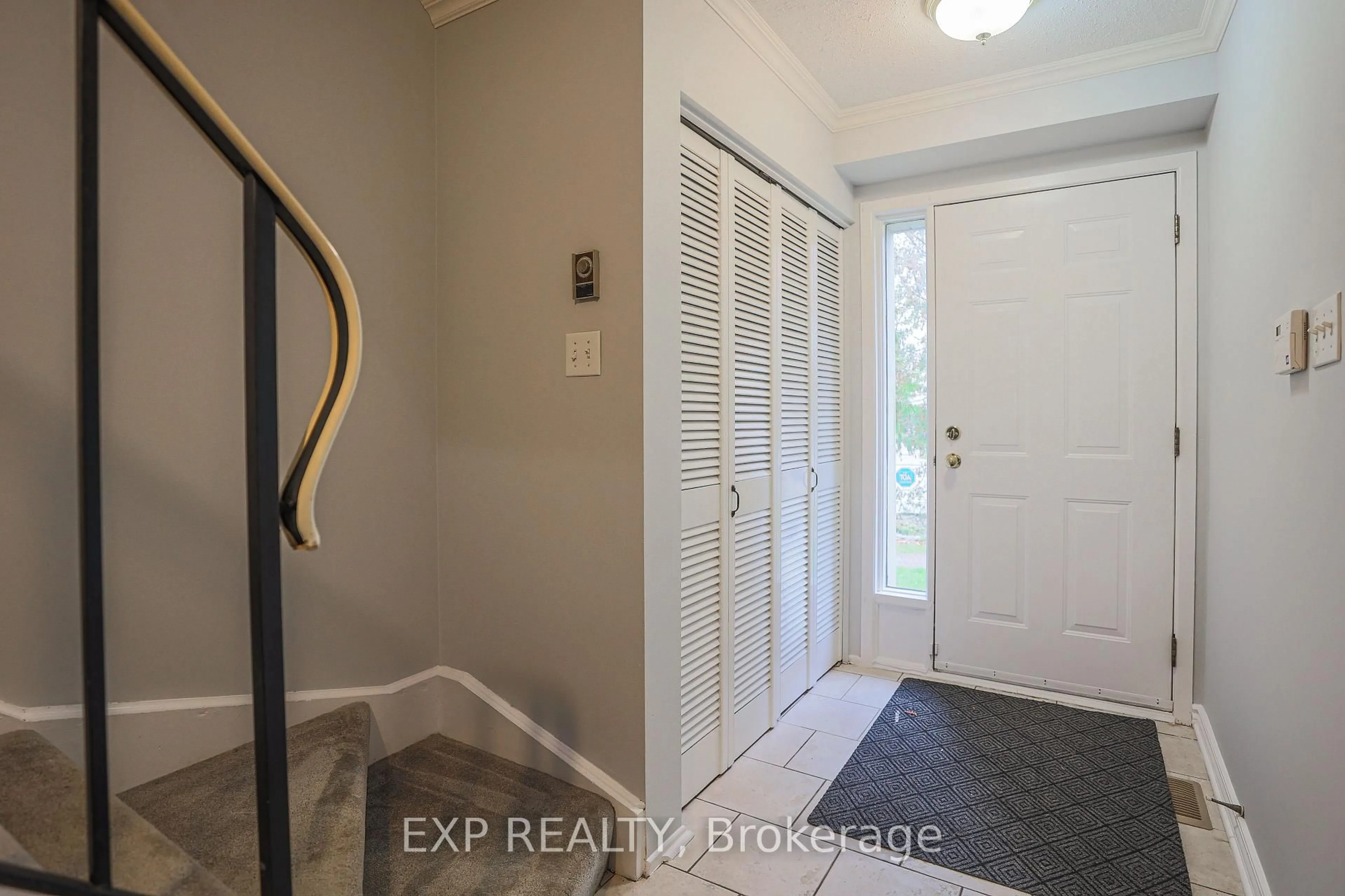 Indoor entryway for 78 PEARY Way, Ottawa Ontario K2L 1Z8