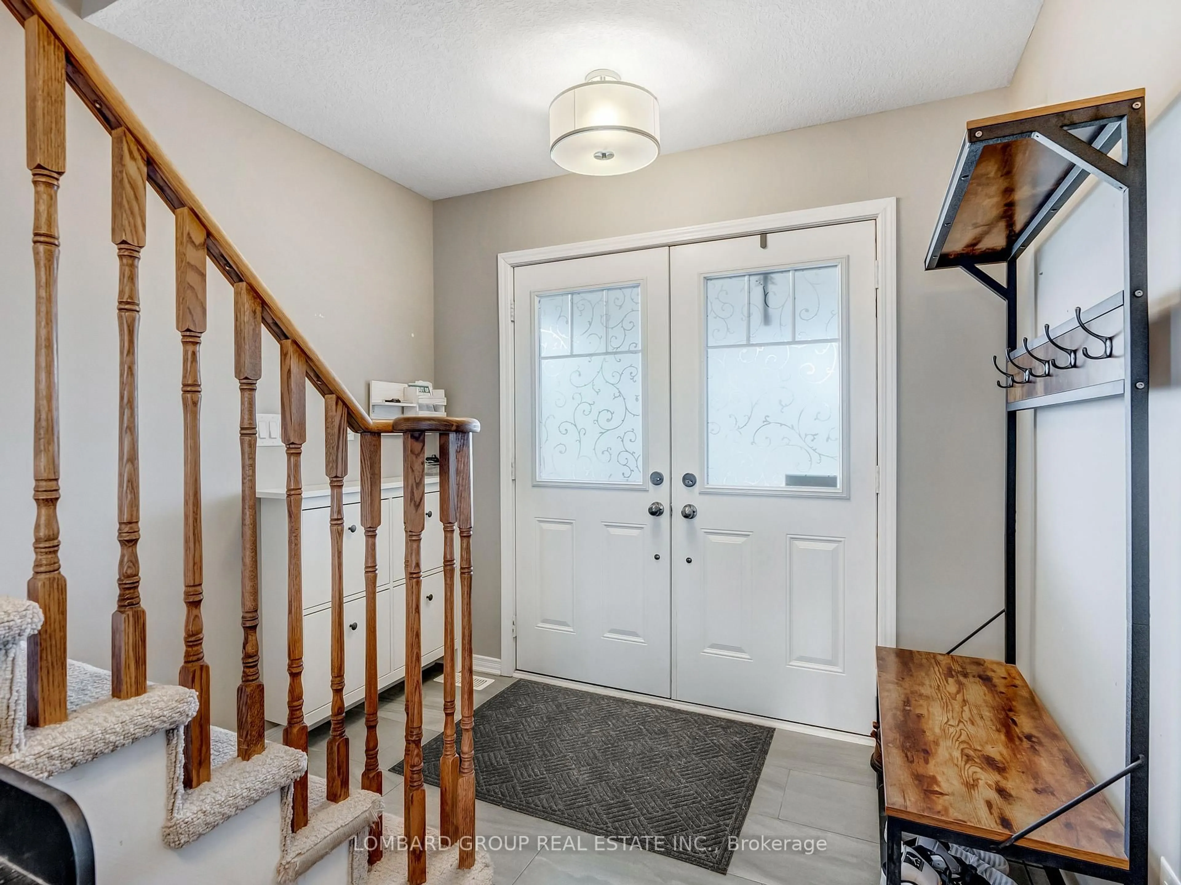 Indoor entryway for 83 ARNOLD MARSHALL Blvd, Haldimand Ontario N3W 0B4
