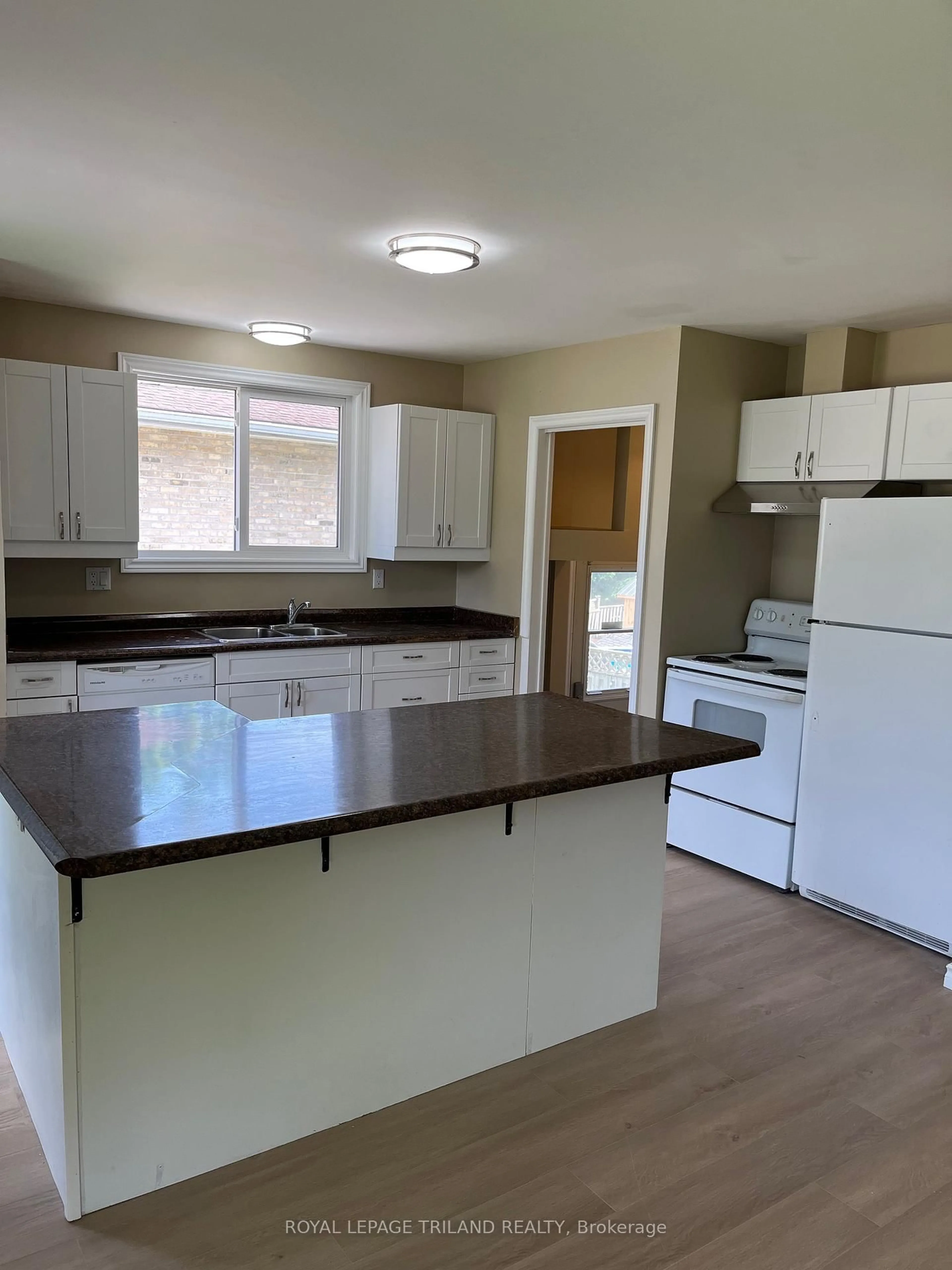 Unknown for 1683 Hansuld St, London East Ontario N5V 1Y6
