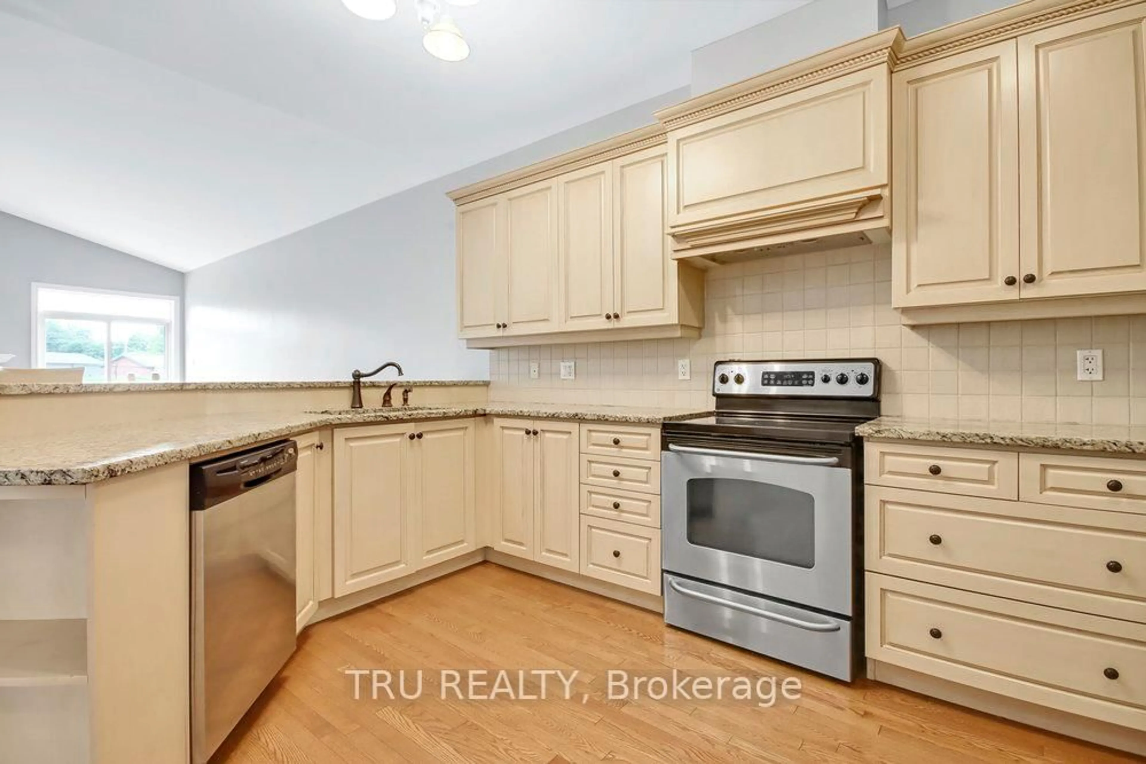 Standard kitchen, unknown for 108 VILLAGEVIEW Private, Carp Ontario K0A 1L0
