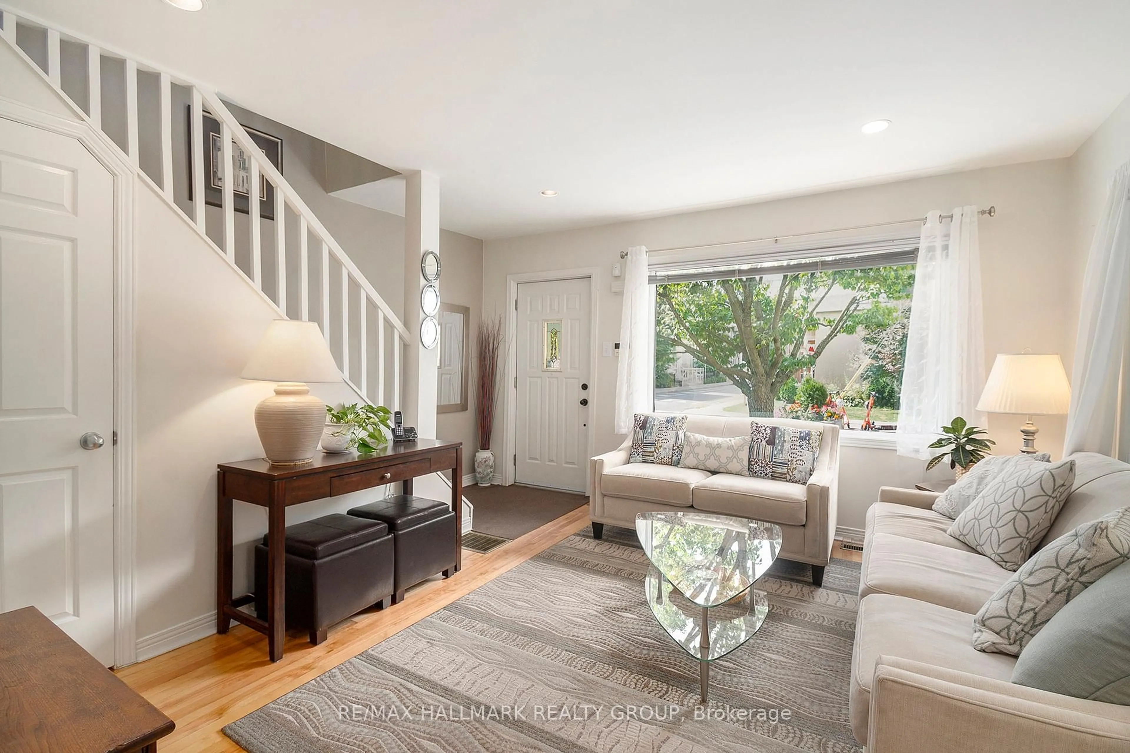 Living room with furniture, unknown for 53 Adelaide St, Ottawa Ontario K1S 3R9