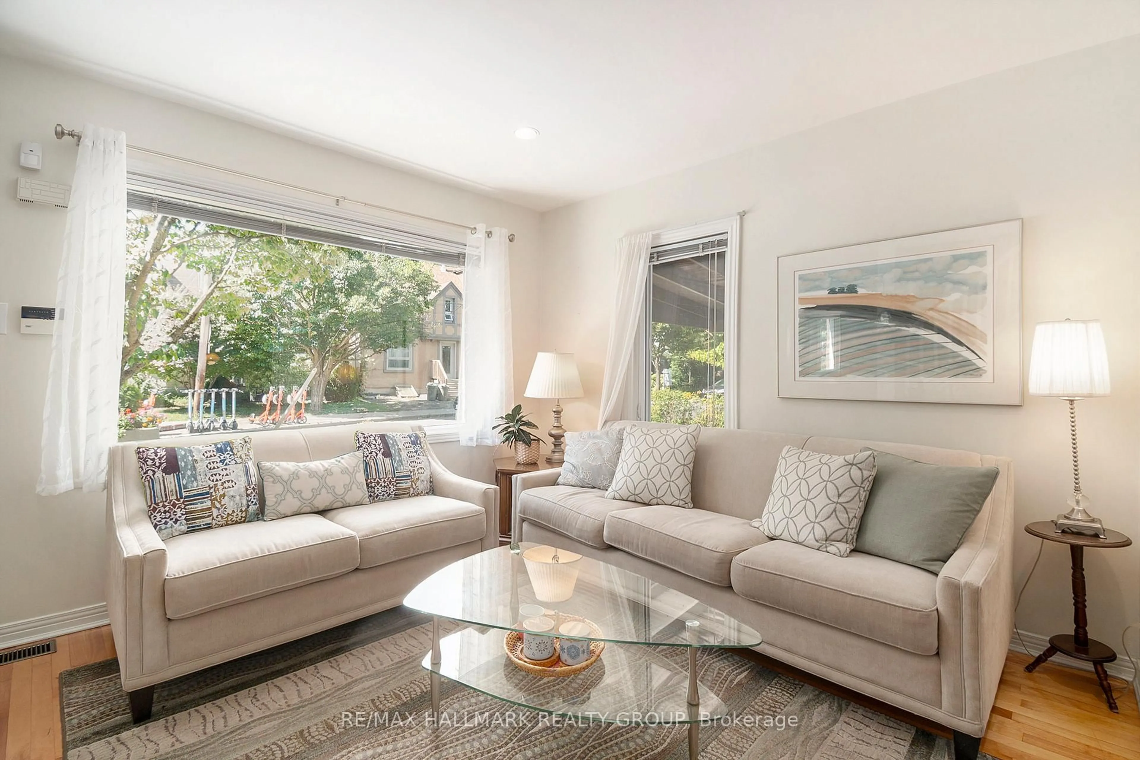Living room with furniture, unknown for 53 Adelaide St, Ottawa Ontario K1S 3R9