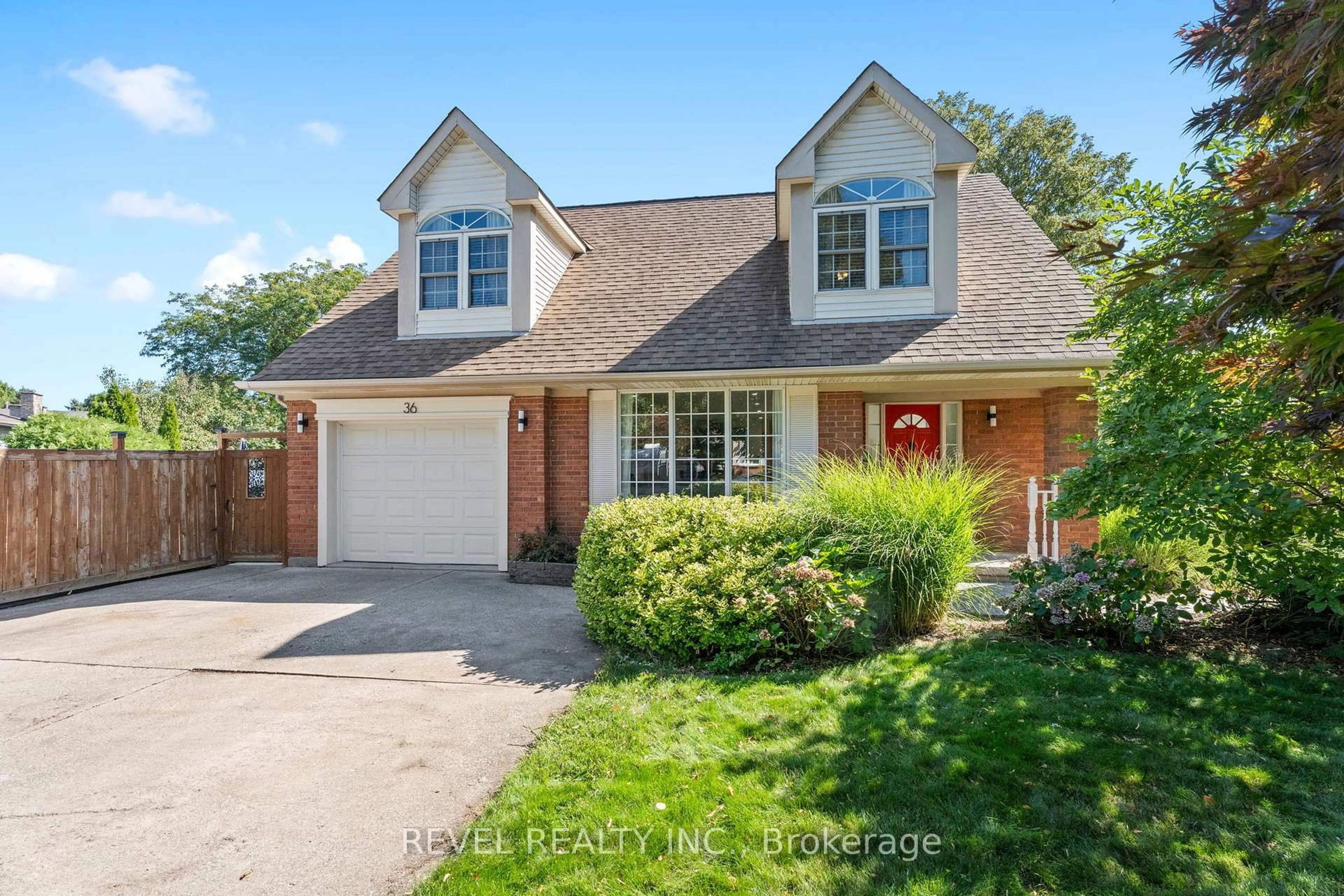 Home with brick exterior material, street for 36 CAMBRIA Dr, St. Catharines Ontario L2N 6W4