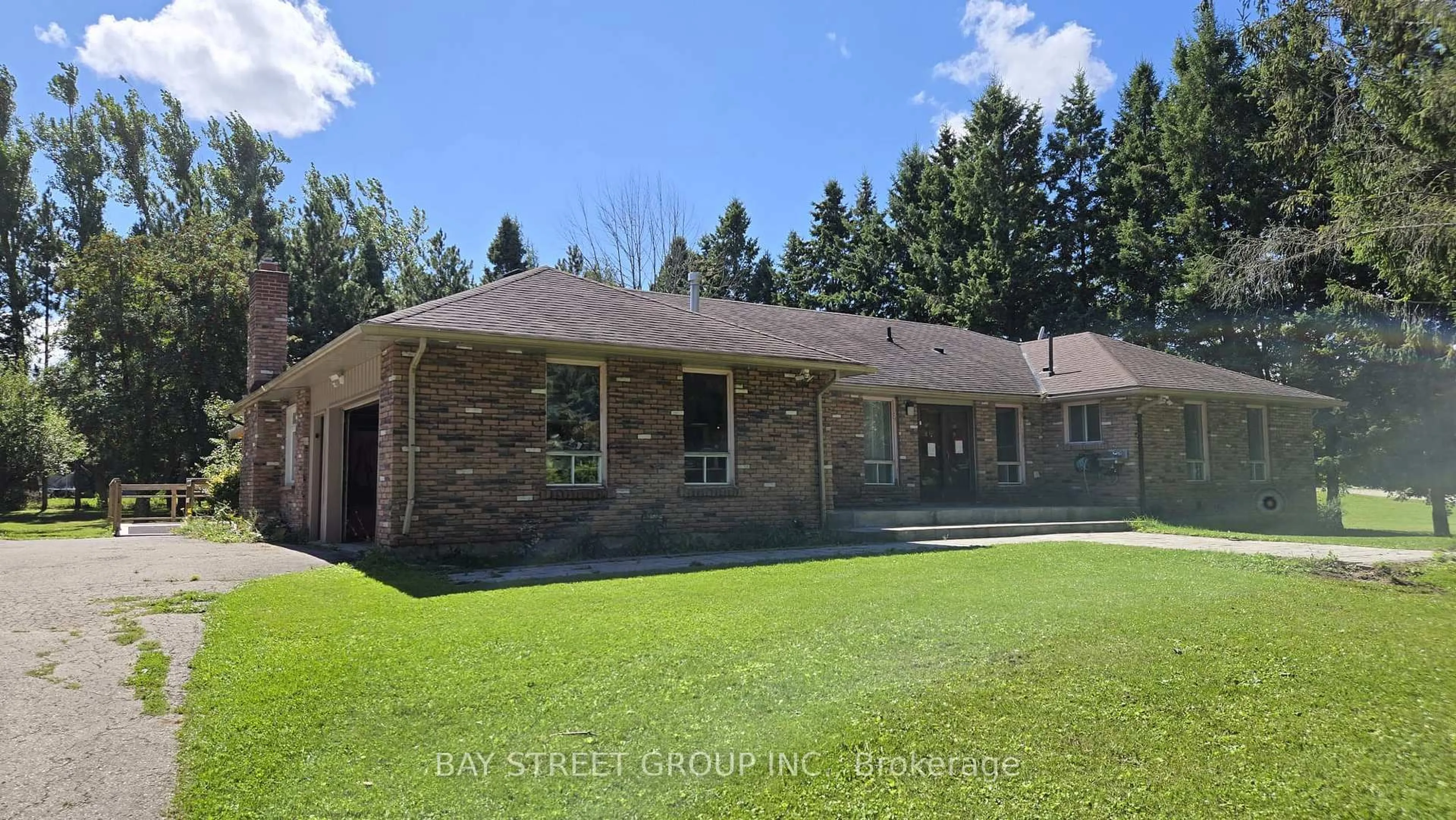 Home with brick exterior material, unknown for 49 Maplewood Dr, Amaranth Ontario L9V 3N6