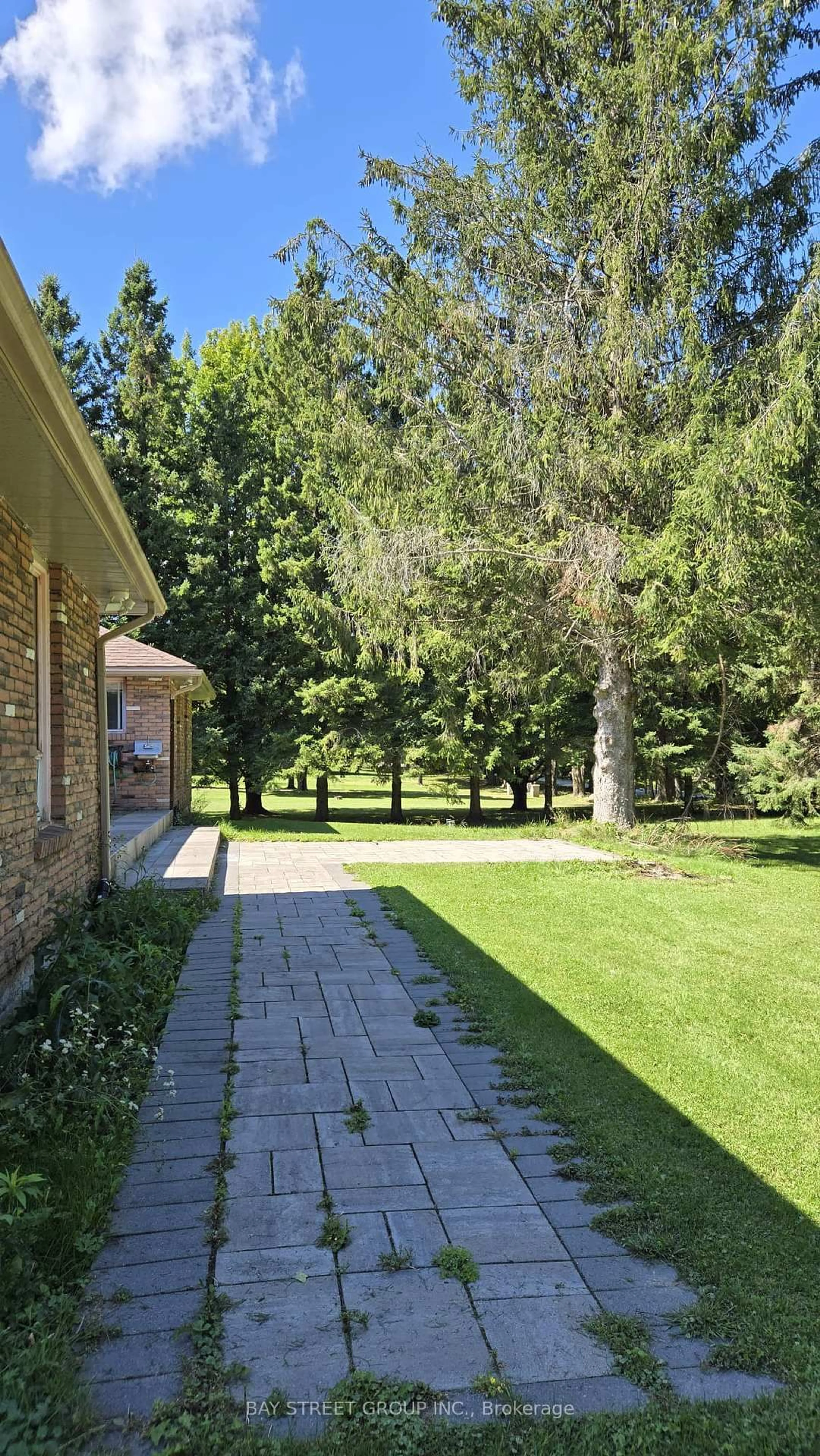 Patio, street for 49 Maplewood Dr, Amaranth Ontario L9V 3N6