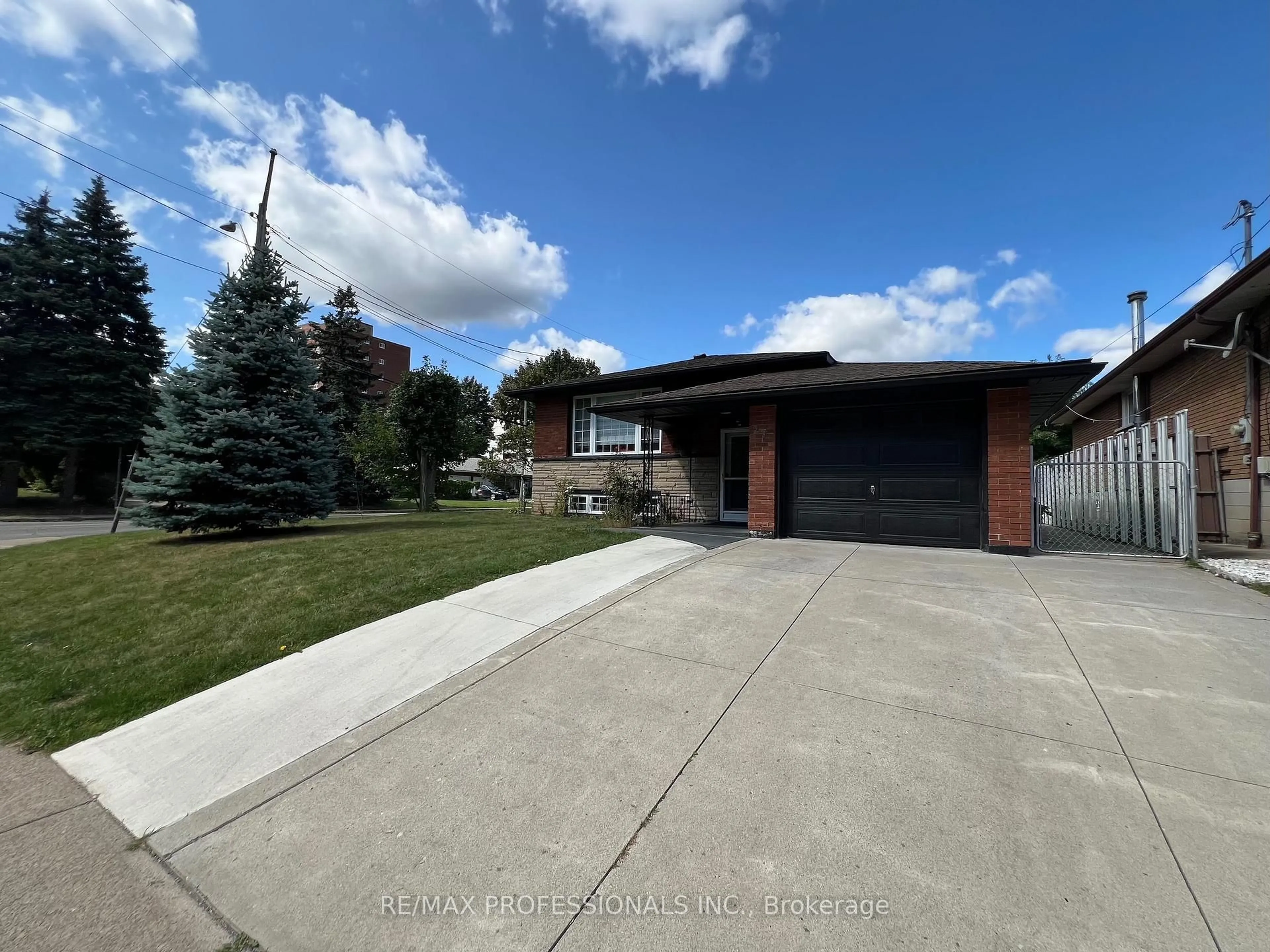 Home with brick exterior material, street for 27 Riverdale Dr, Hamilton Ontario L8E 1K2