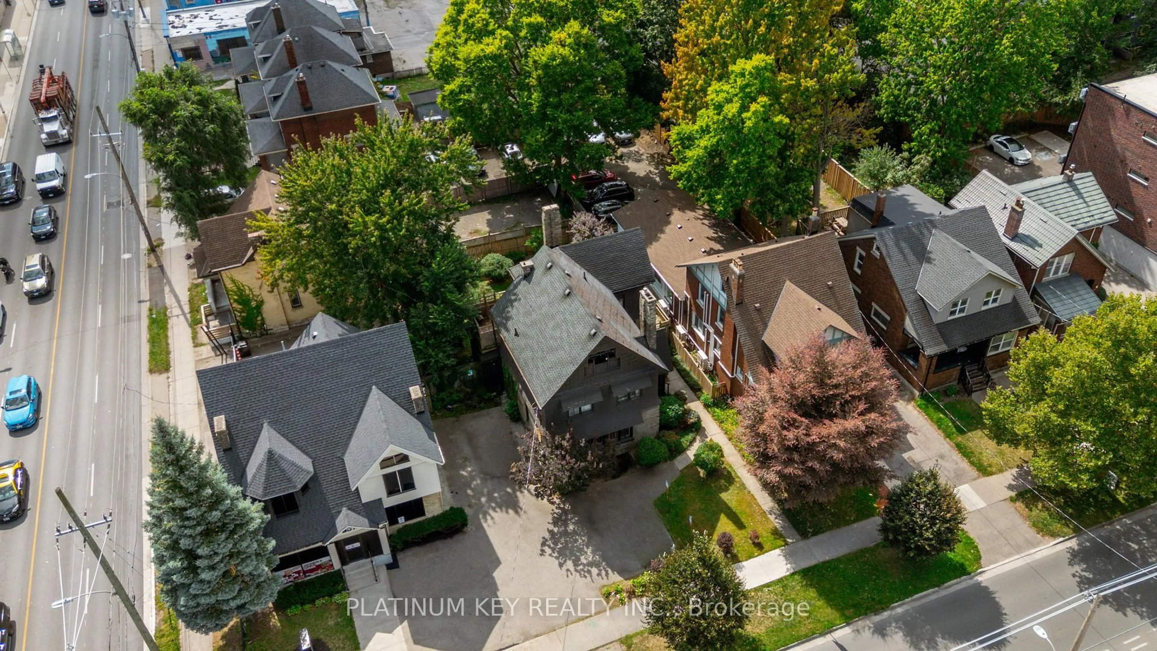 A pic from outside/outdoor area/front of a property/back of a property/a pic from drone, street for 603 Queens Ave, London East Ontario N6B 1Y9