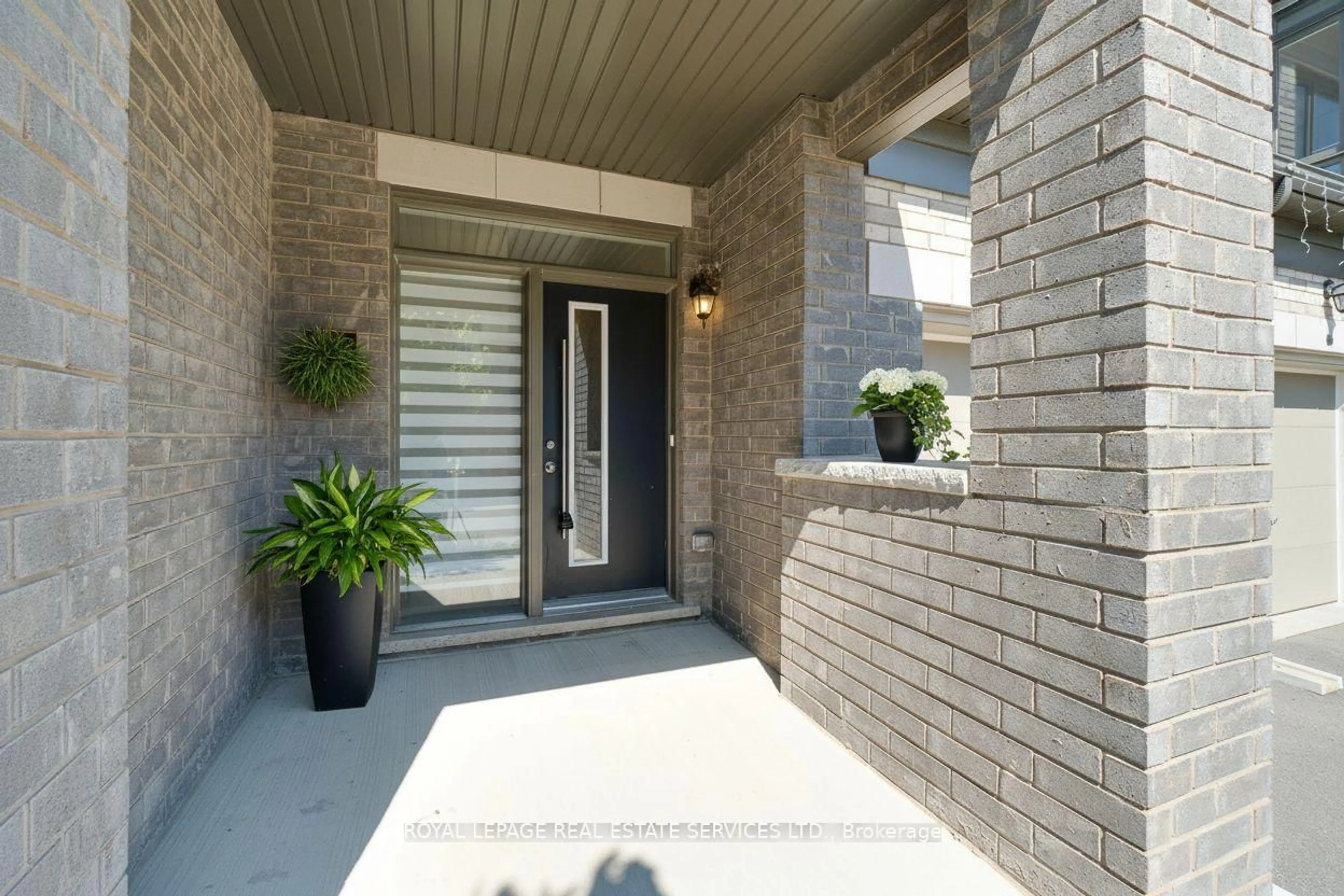 Indoor entryway for 166 Deerpath Dr #77, Guelph Ontario N1K 0E2
