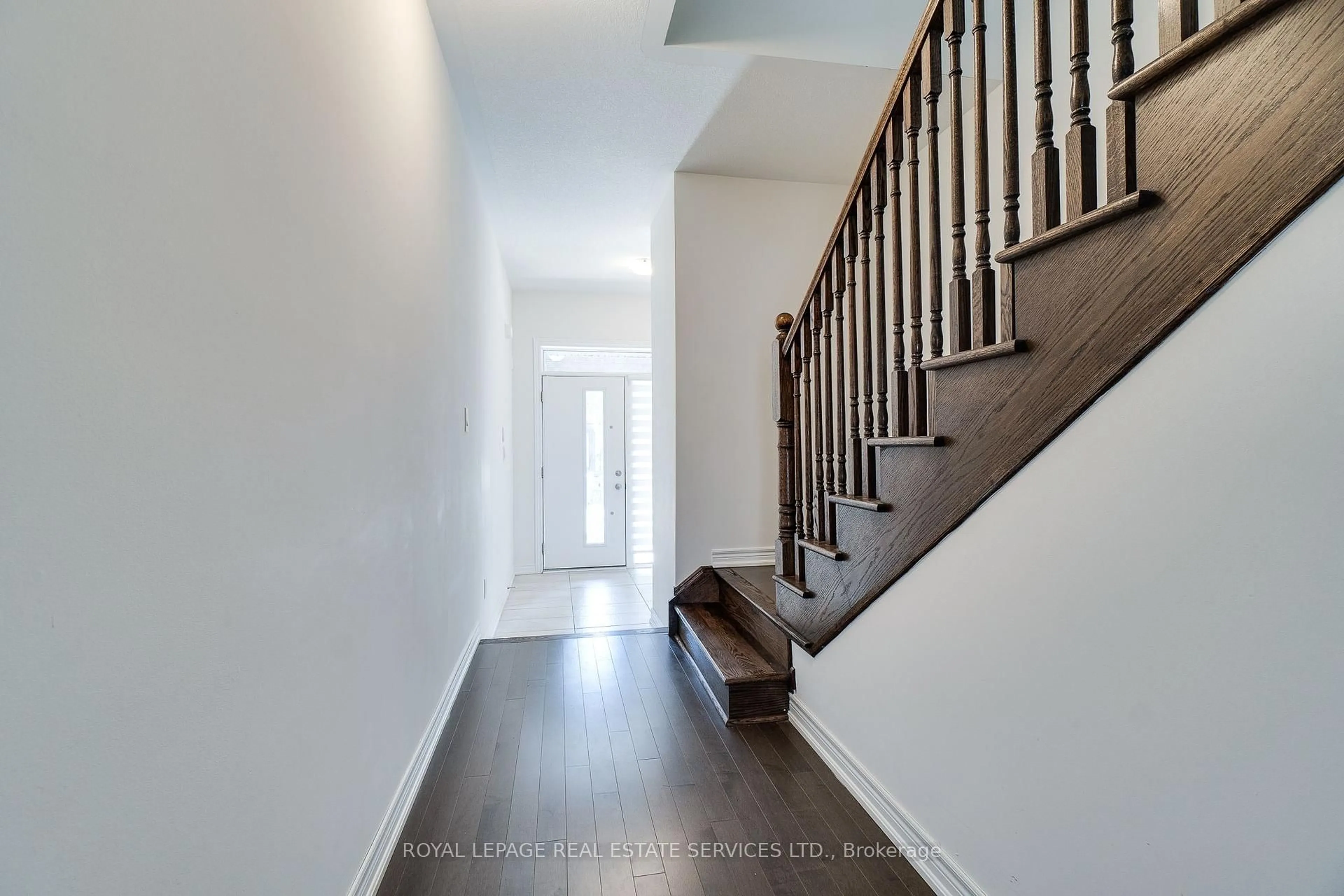 Indoor entryway for 166 Deerpath Dr #77, Guelph Ontario N1K 0E2