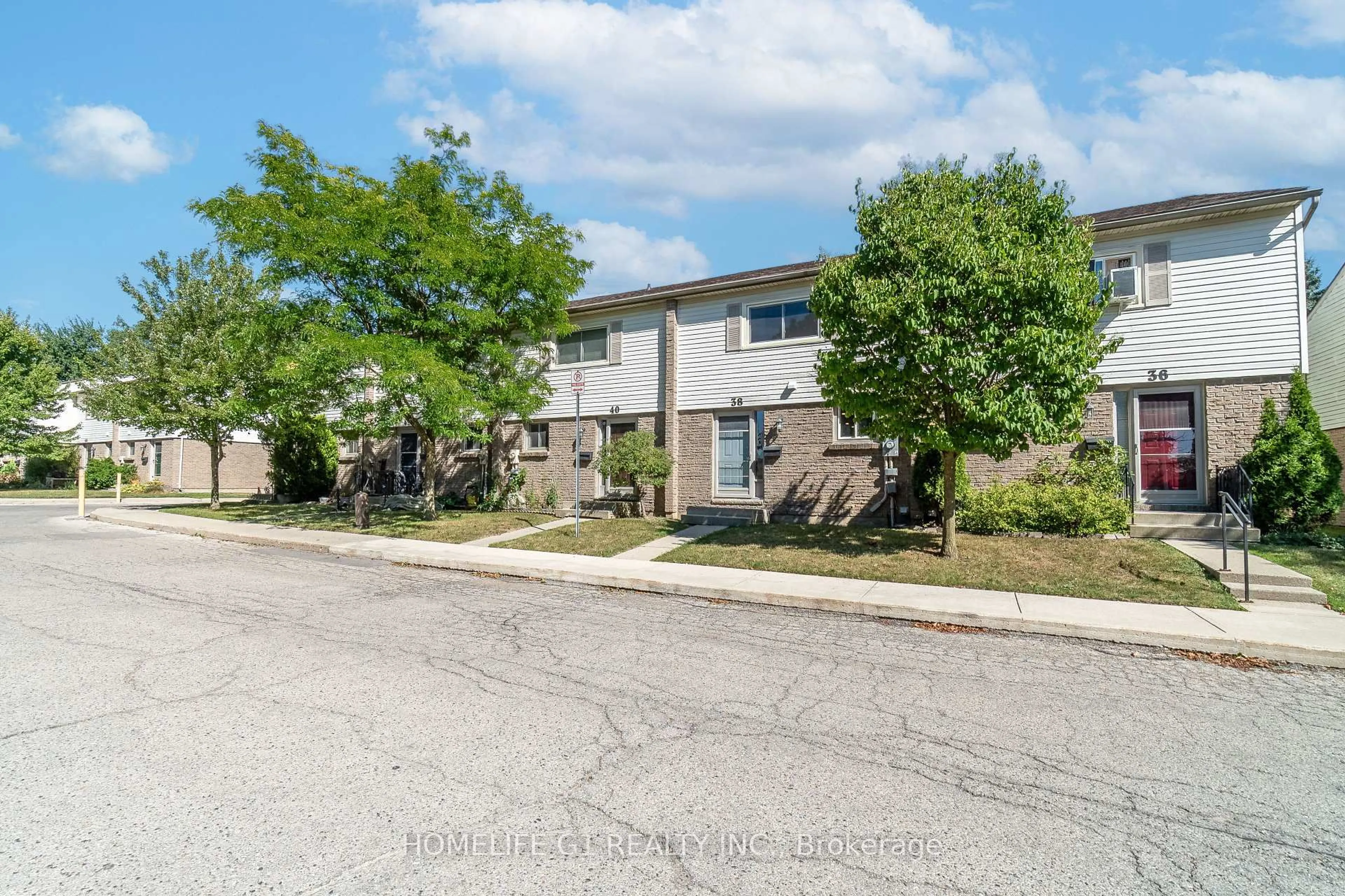 A pic from outside/outdoor area/front of a property/back of a property/a pic from drone, street for 1600 Culver Dr #38, London East Ontario N5V 3H5