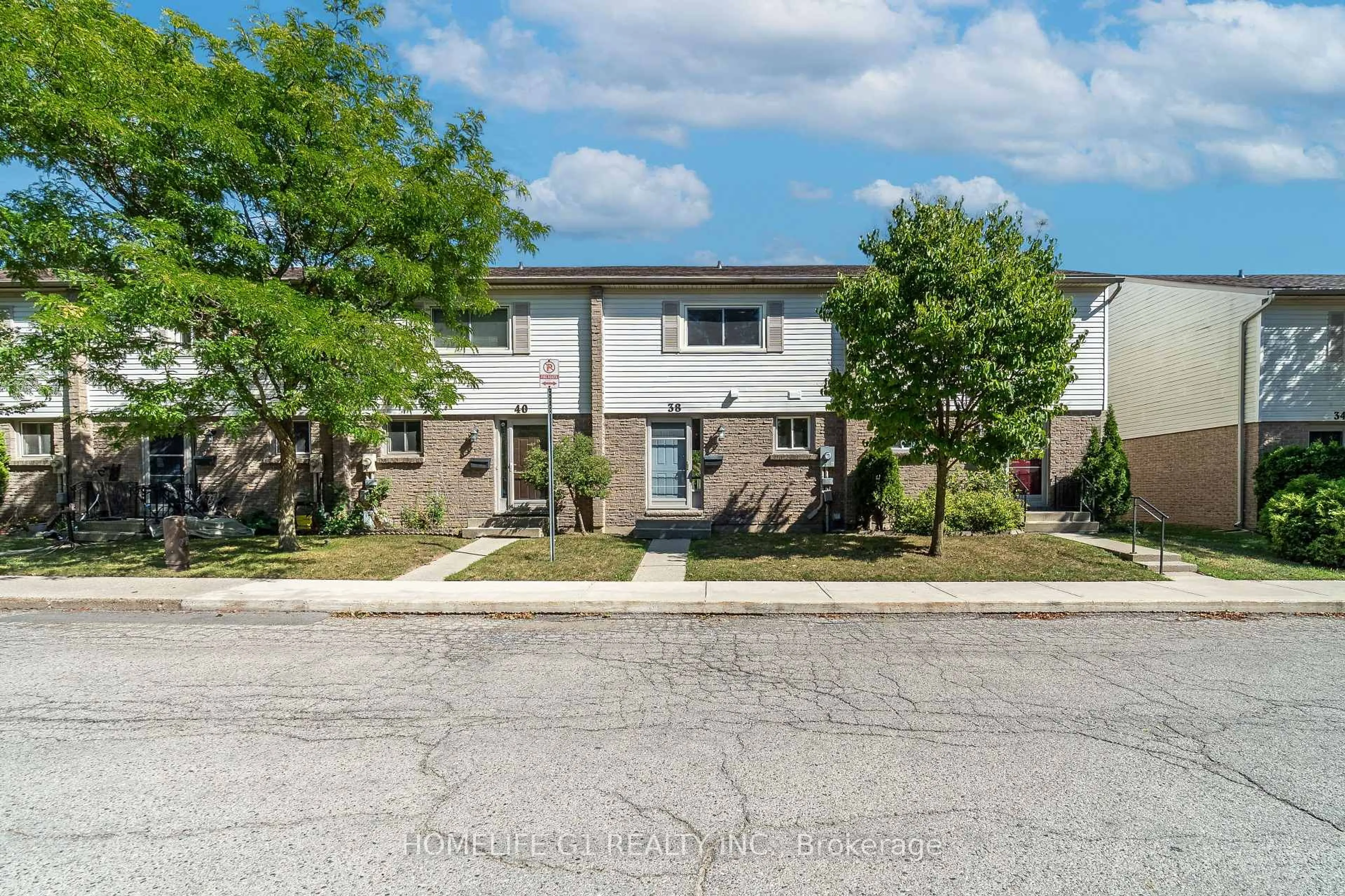 A pic from outside/outdoor area/front of a property/back of a property/a pic from drone, street for 1600 Culver Dr #38, London East Ontario N5V 3H5
