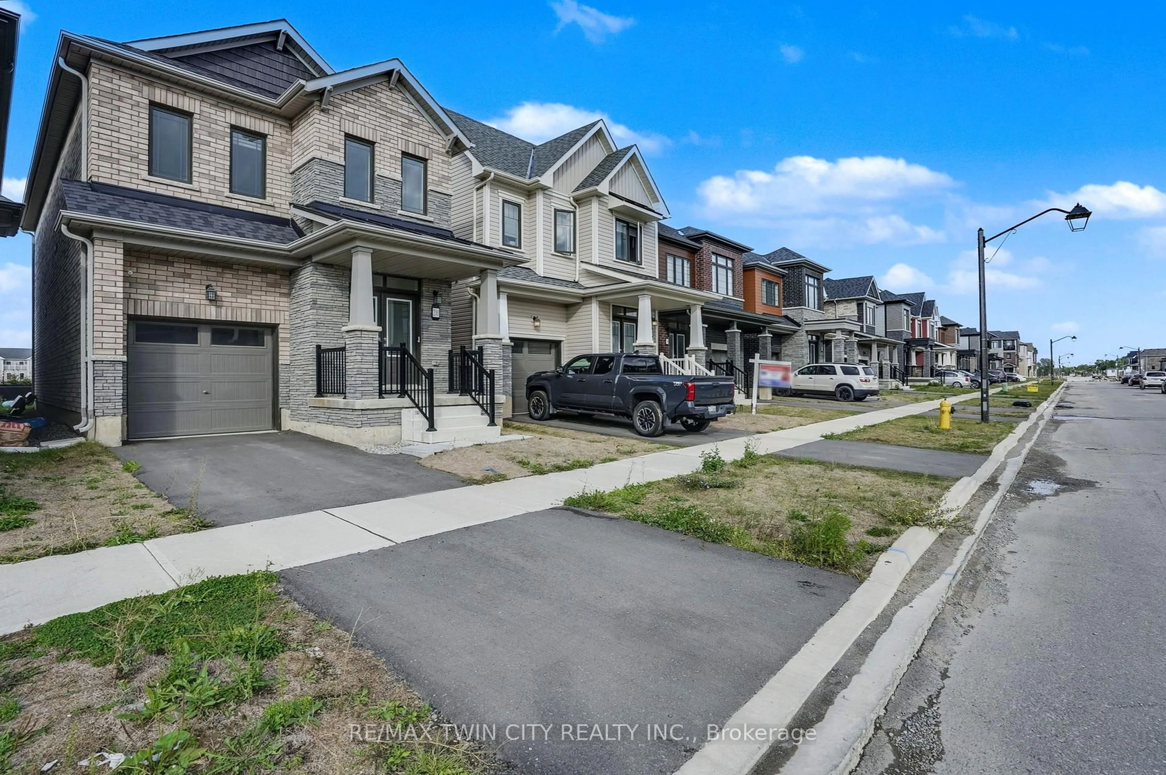 A pic from outside/outdoor area/front of a property/back of a property/a pic from drone, street for 200 WILMOT Rd, Brantford Ontario N3T 0W7