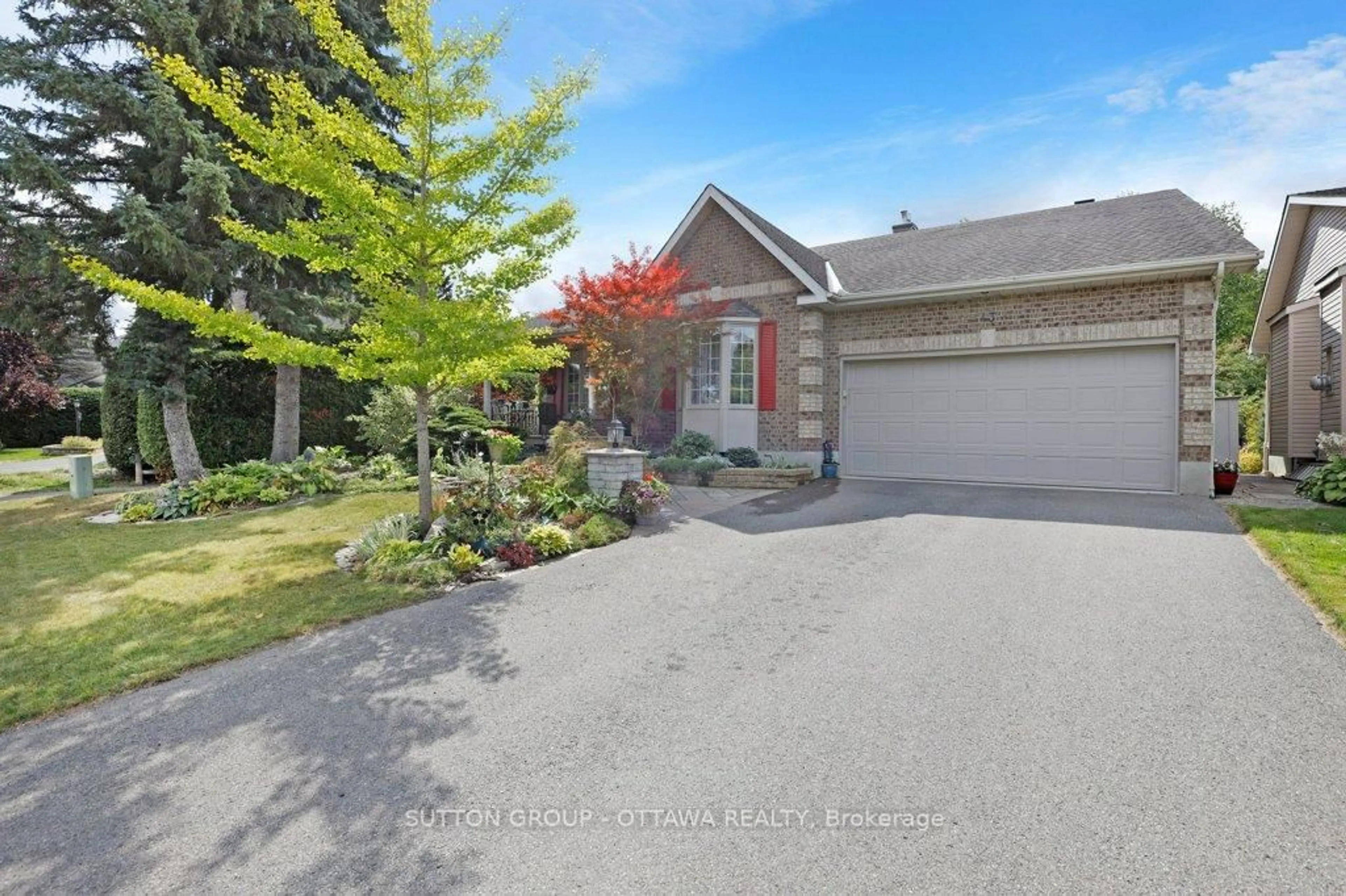 A pic from outside/outdoor area/front of a property/back of a property/a pic from drone, street for 43 Forest Creek Dr, Ottawa Ontario K2S 1P9