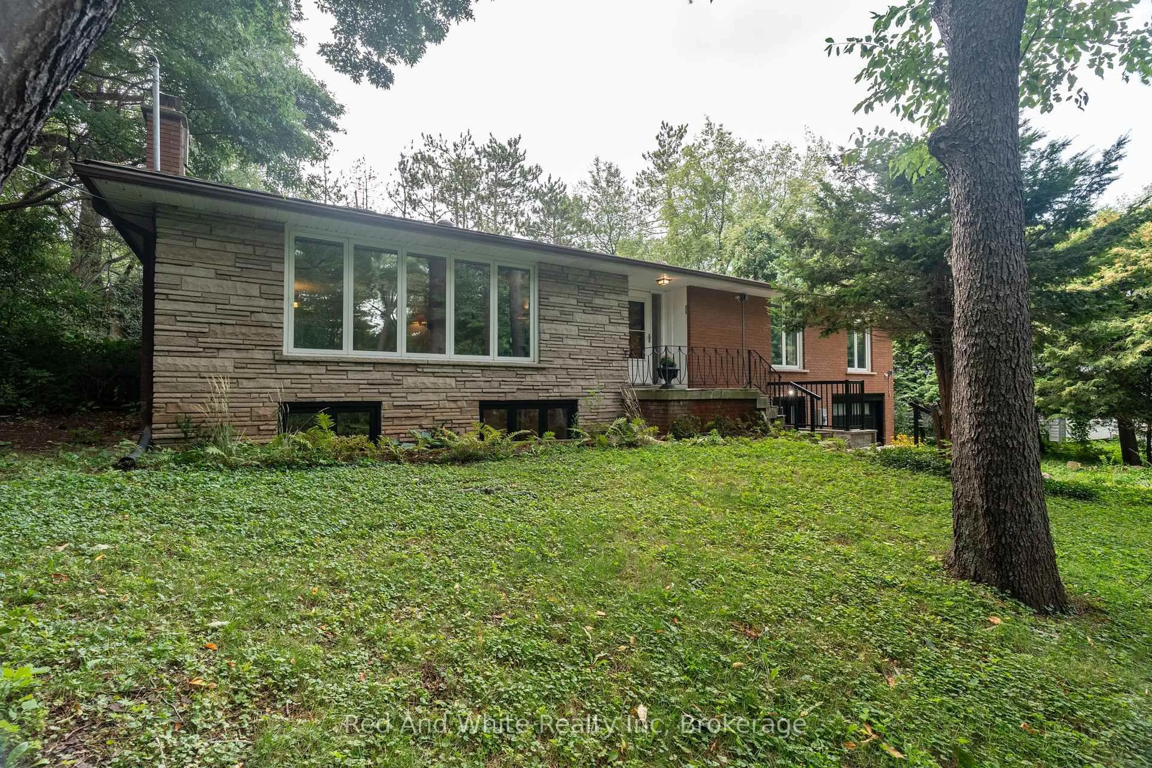 Home with brick exterior material, unknown for 346 Jerseyville Rd, Hamilton Ontario L9G 3L6