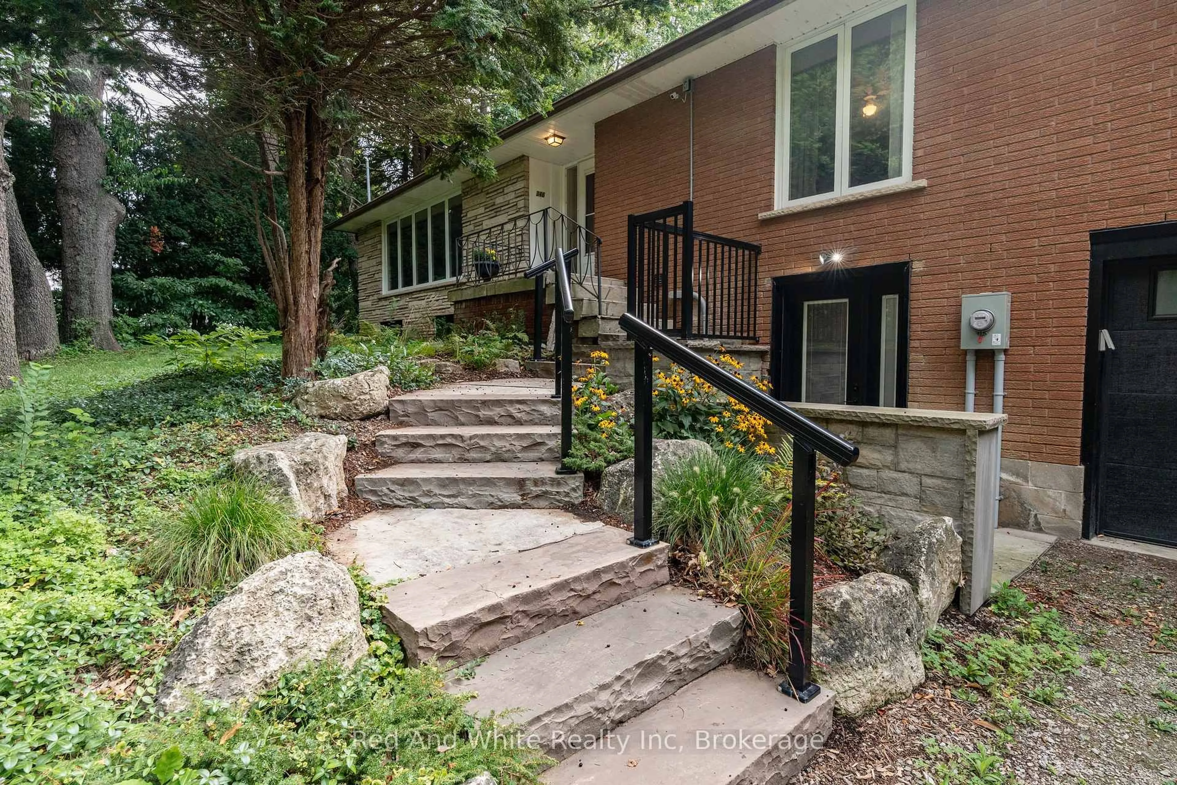 Stairs for 346 Jerseyville Rd, Hamilton Ontario L9G 3L6