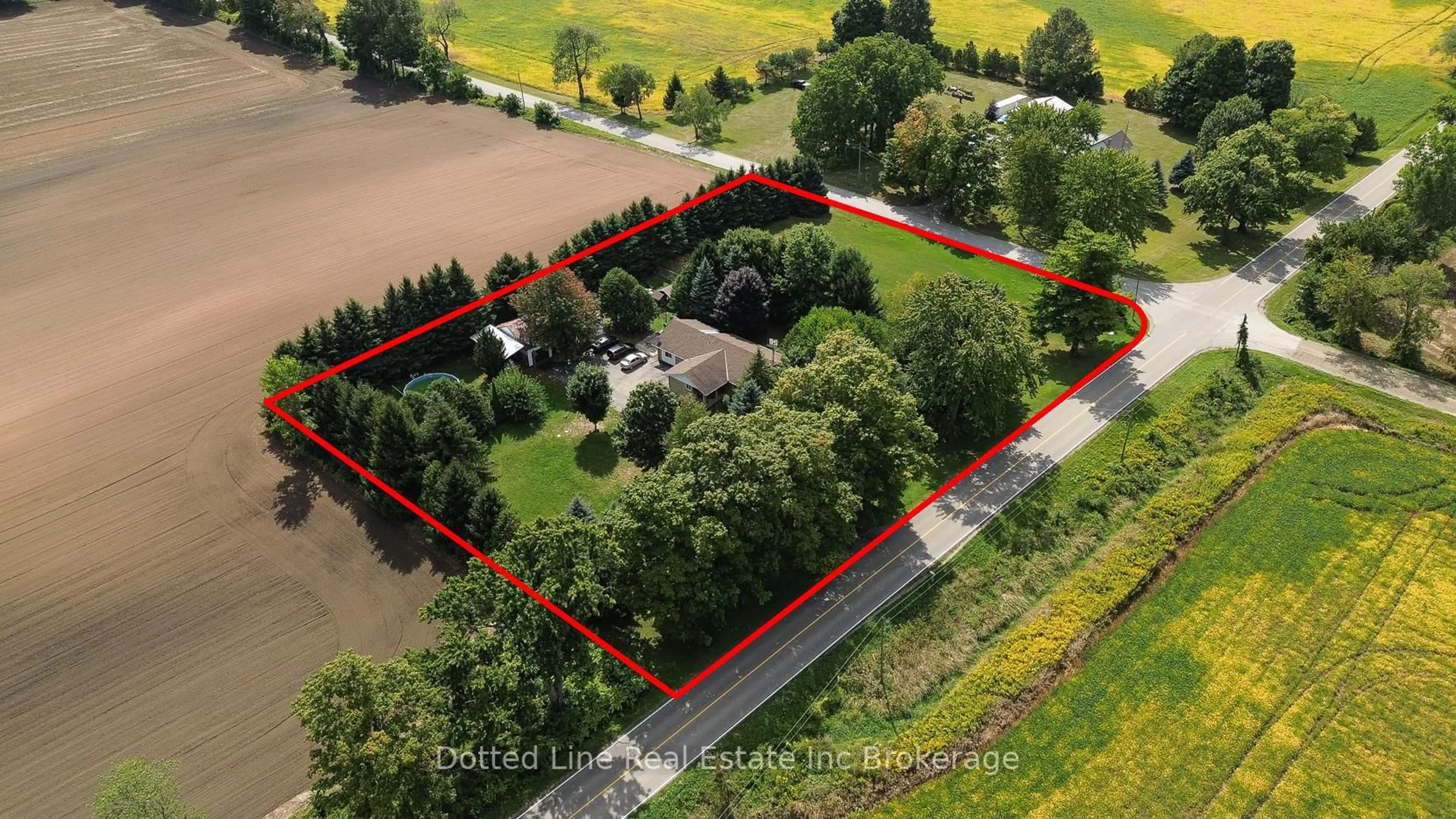 A pic from outside/outdoor area/front of a property/back of a property/a pic from drone, building for 1424 BURFORD-DELHI Townline, Norfolk Ontario N0E 1R0