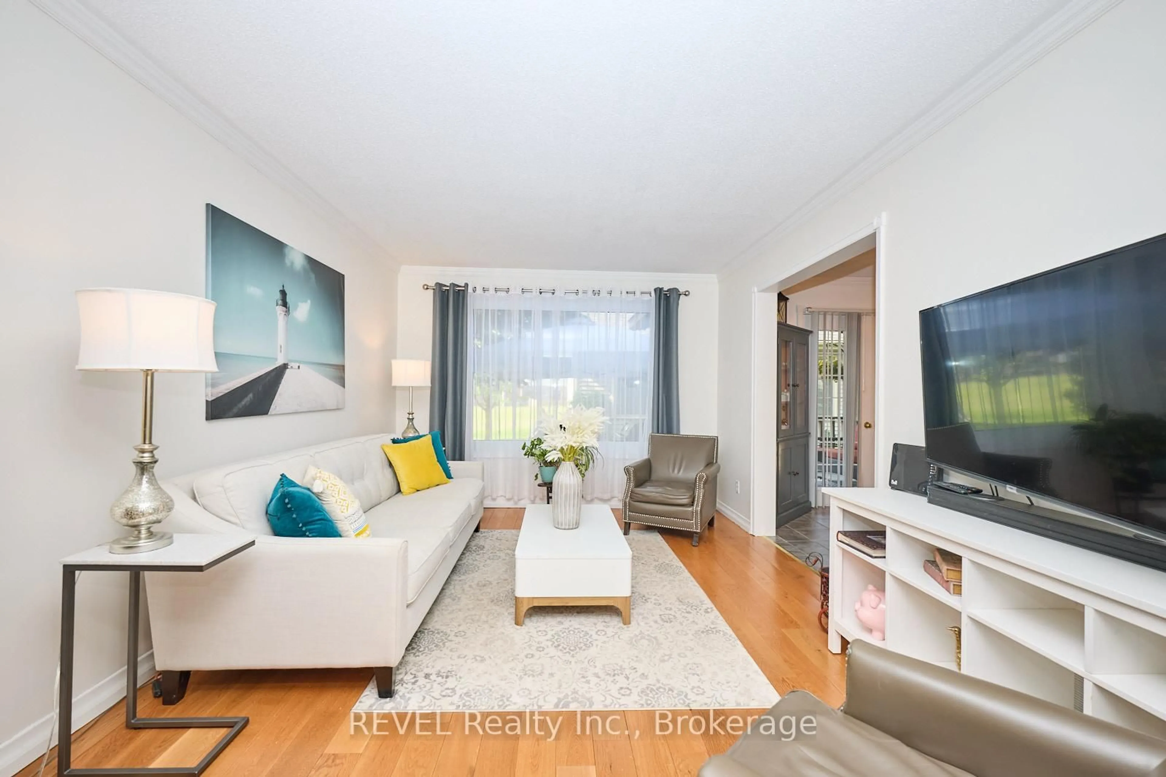 Living room with furniture, wood/laminate floor for 6585 Kuhn Cres, Niagara Falls Ontario L2H 2H1