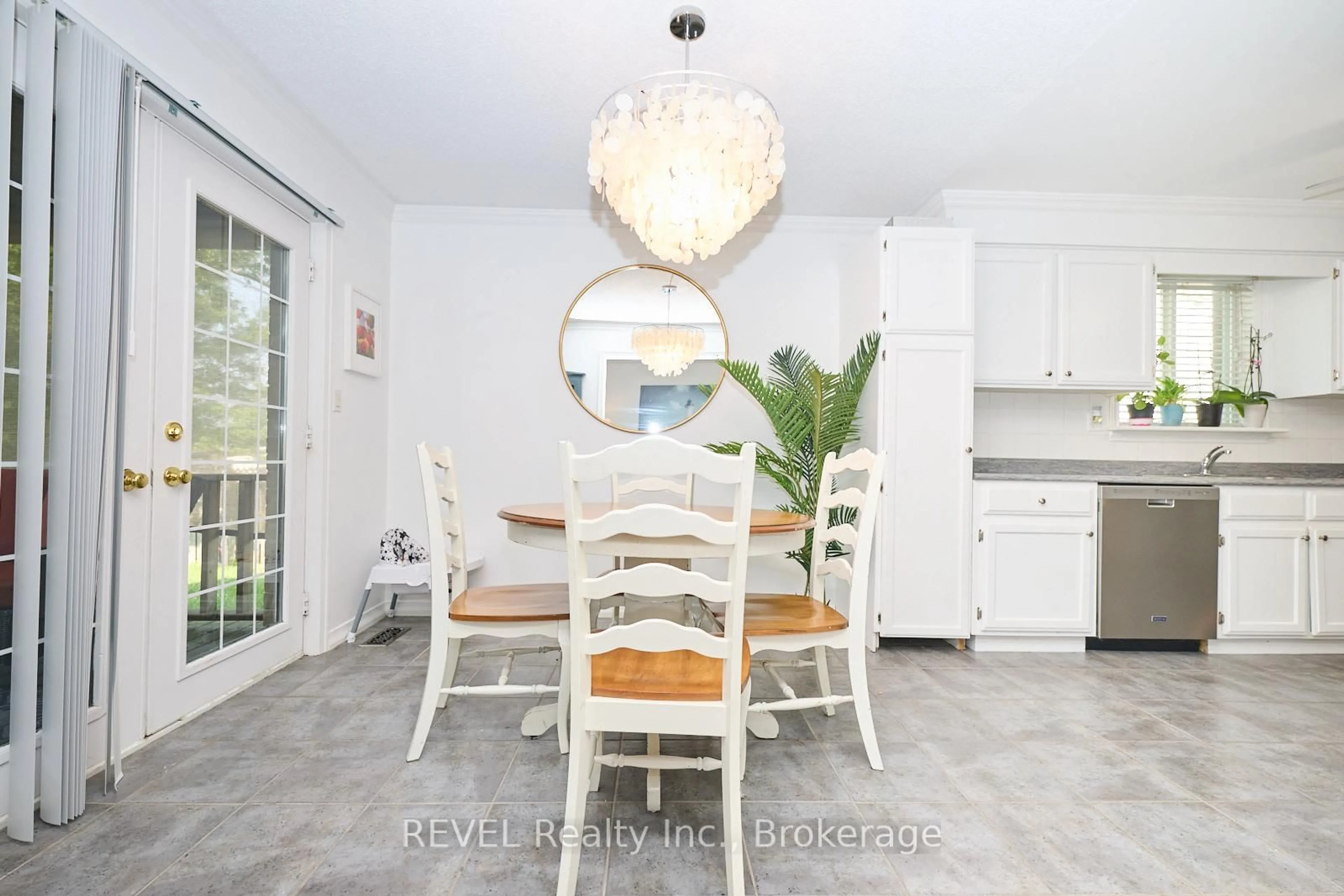 Dining room, unknown for 6585 Kuhn Cres, Niagara Falls Ontario L2H 2H1
