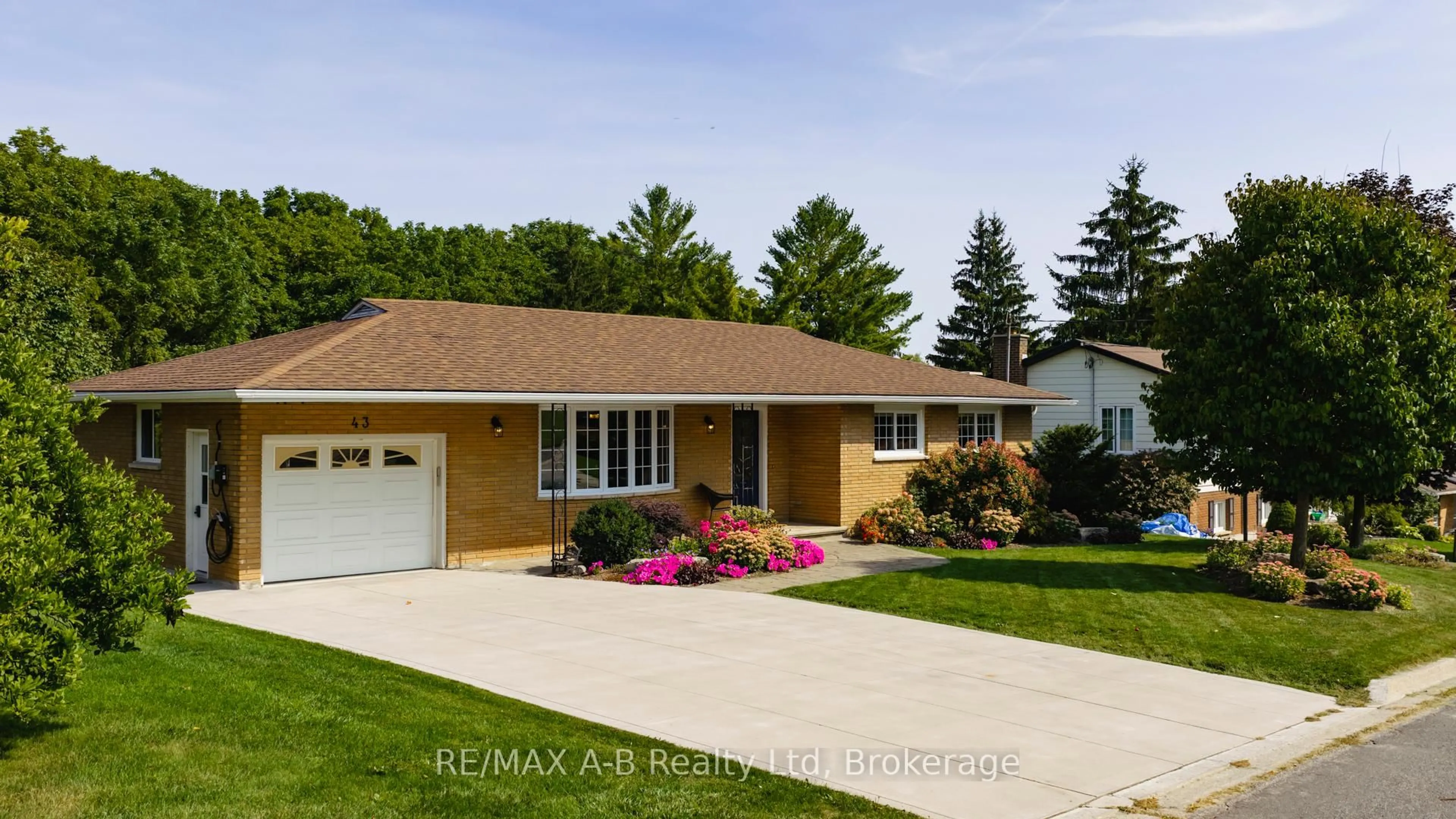 Home with vinyl exterior material, street for 43 Widder St, St. Marys Ontario N4X 1A5