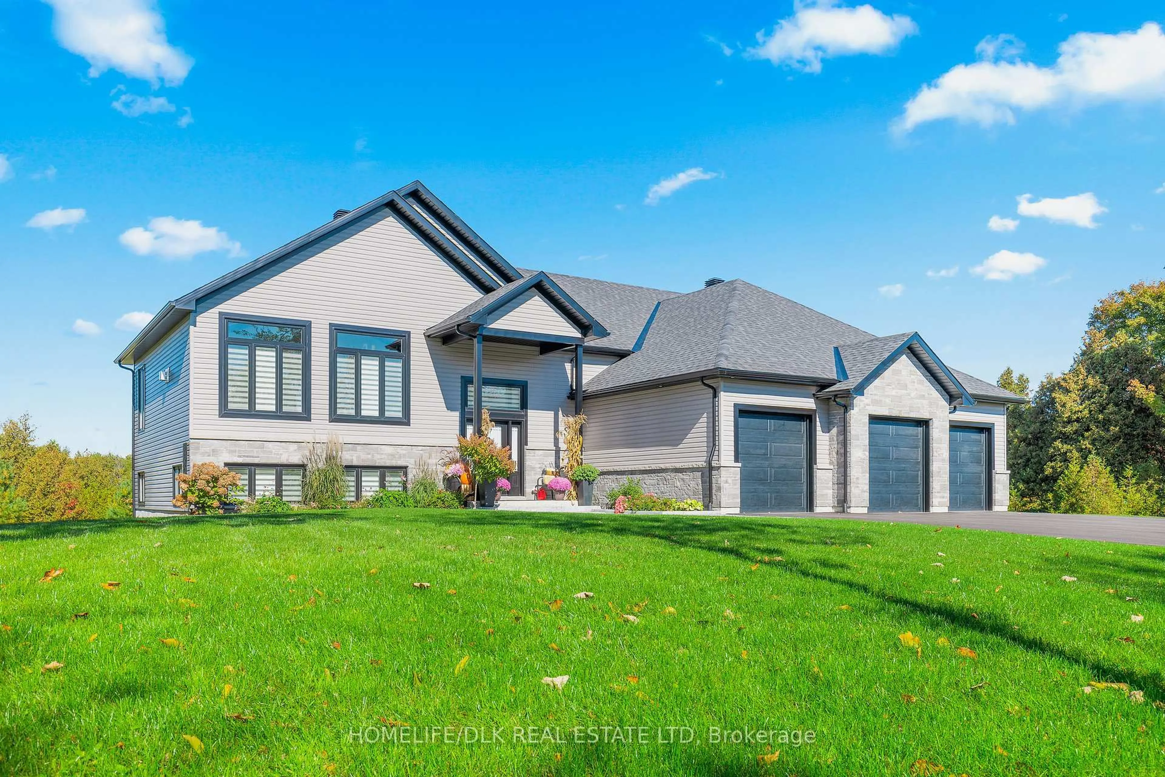 Home with vinyl exterior material, unknown for 138 Bristow Dr, Smiths Falls Ontario K7A 5B8