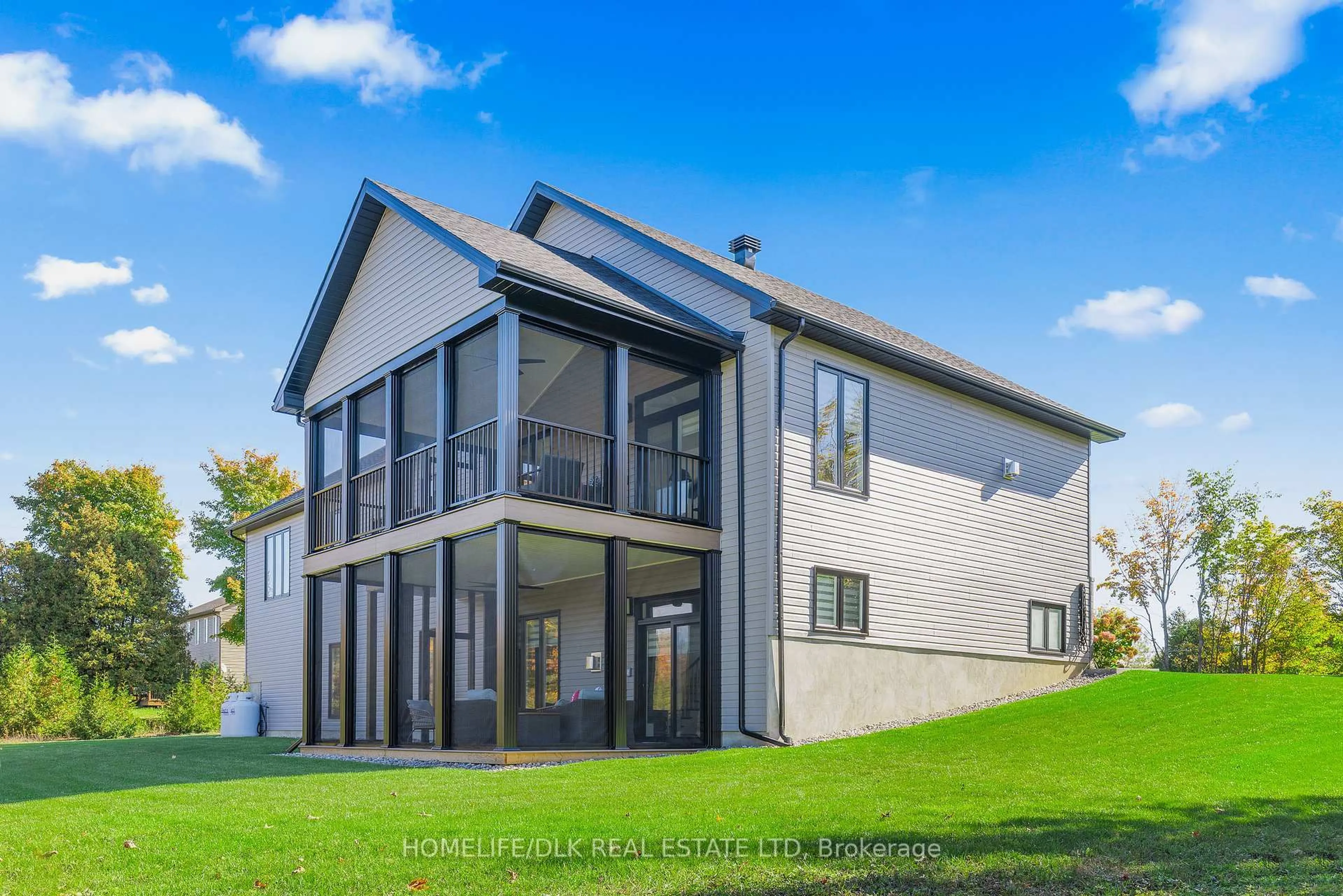 Home with vinyl exterior material, unknown for 138 Bristow Dr, Smiths Falls Ontario K7A 5B8