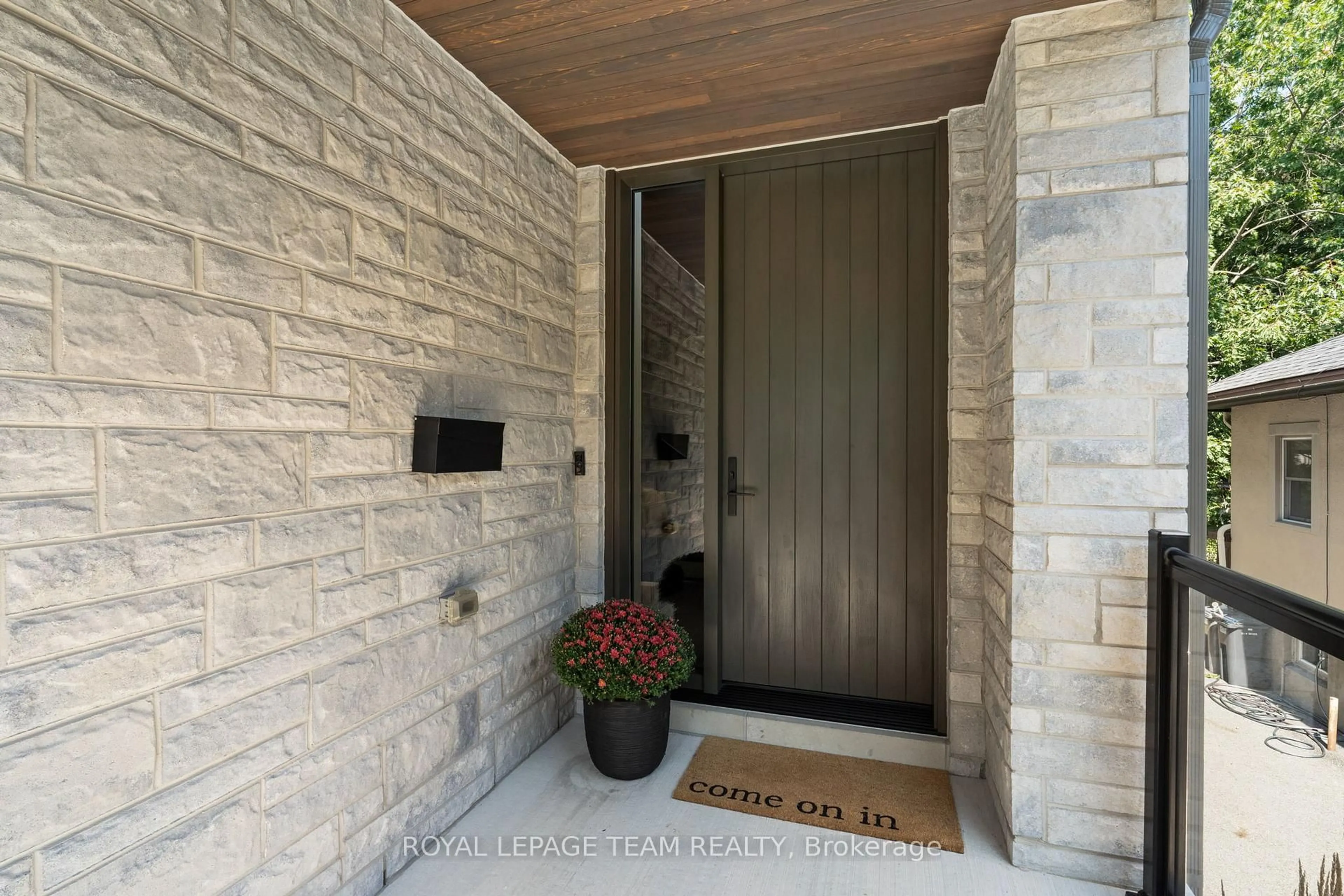Indoor entryway for 73 Kenora St, Ottawa Ontario K1Y 3K9