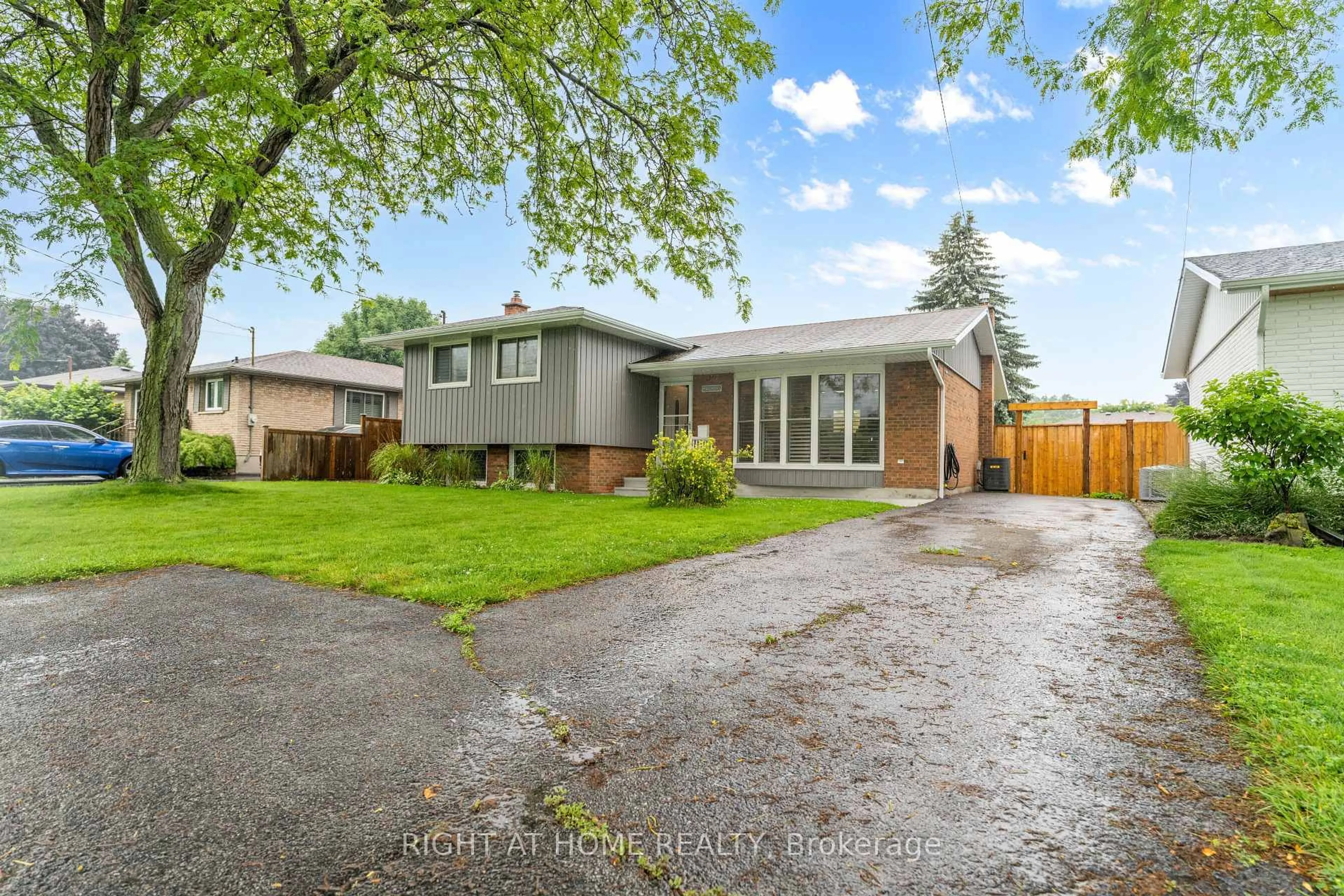 Home with brick exterior material, street for 11 Nickel St, St. Catharines Ontario L2M 1L4