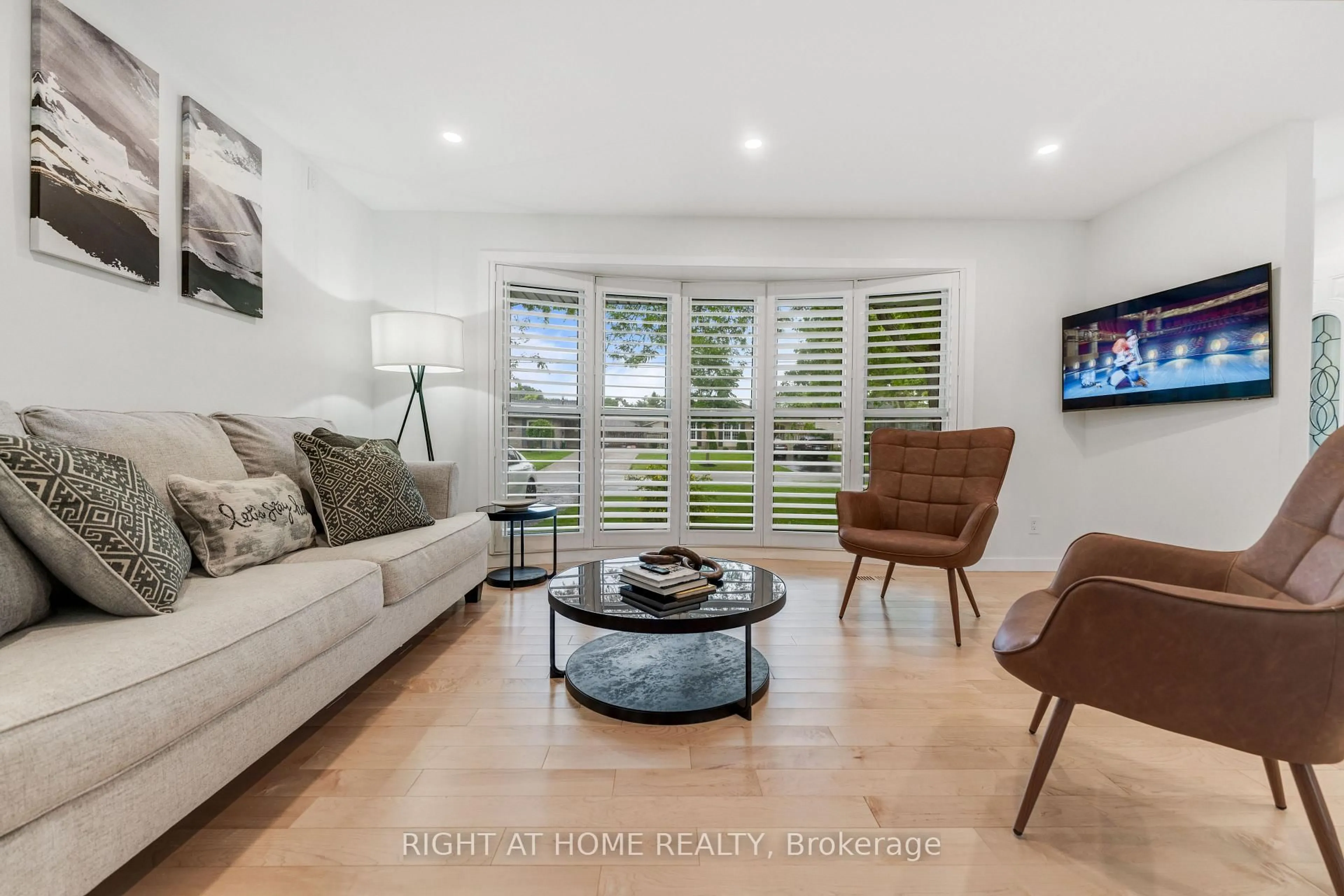 Living room with furniture, unknown for 11 Nickel St, St. Catharines Ontario L2M 1L4