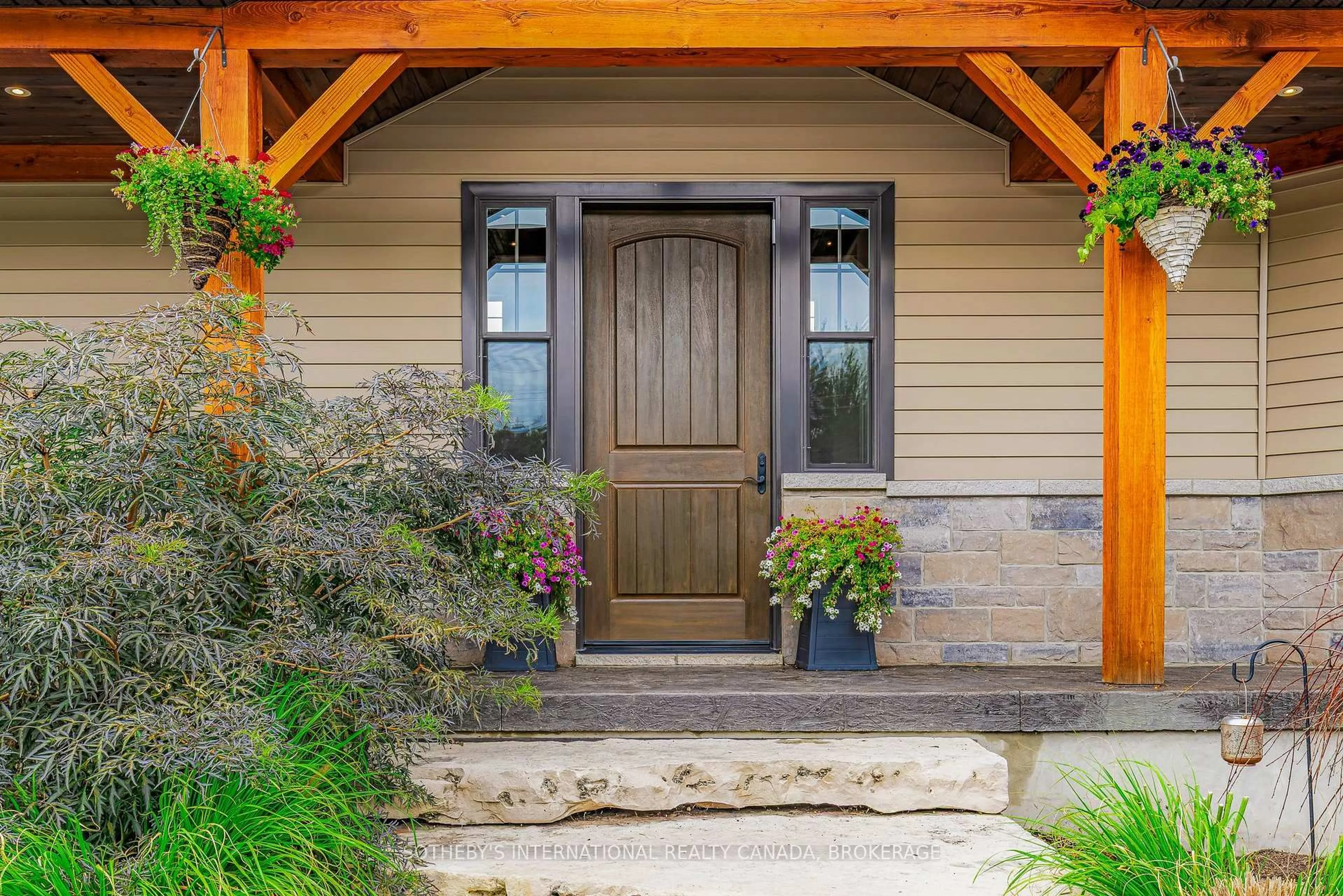 Indoor entryway for 92 Reynolds Rd, Front of Leeds & Seeleys Bay Ontario K0E 1L0