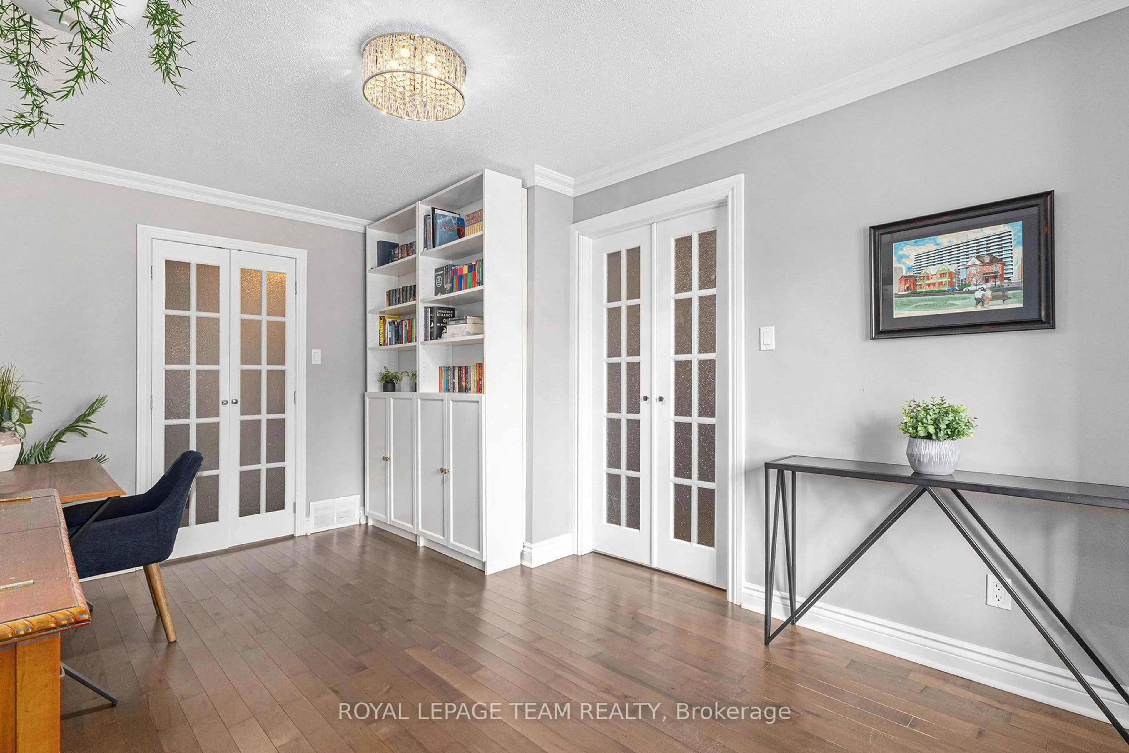 Indoor entryway for 119 Huntsman Cres, Ottawa Ontario K2M 1B9
