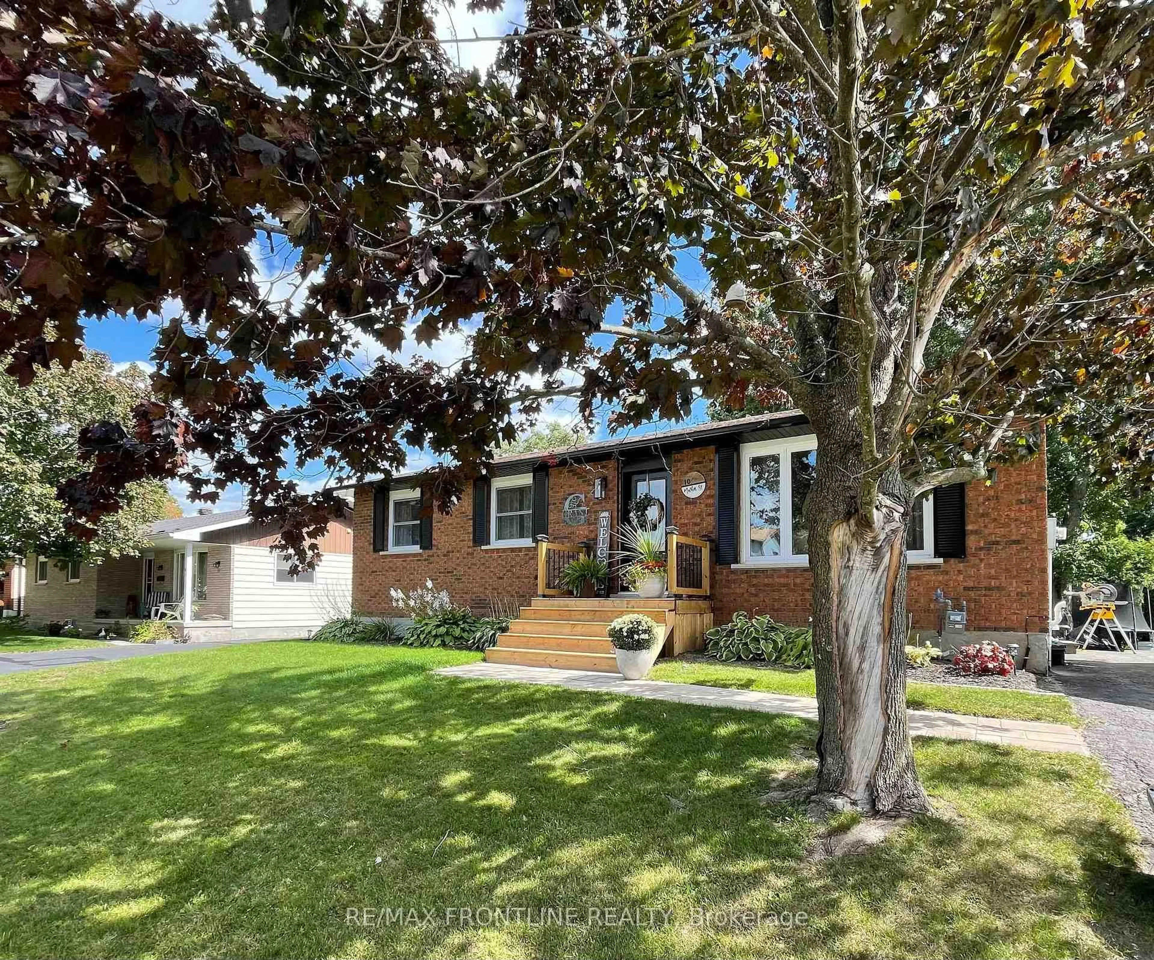 Unknown for 10 Mather St, Perth Ontario K7H 3K6