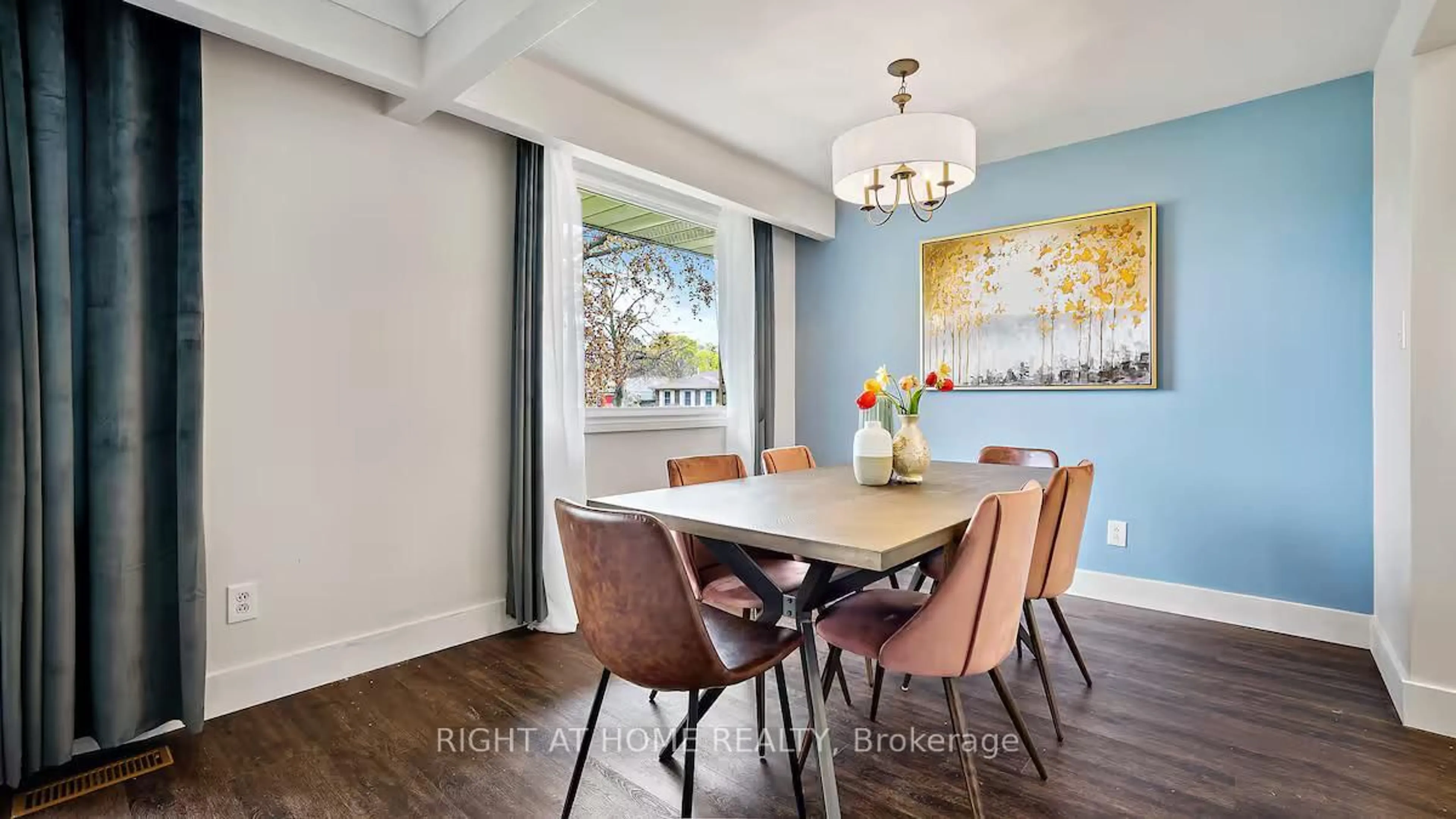 Dining room, wood/laminate floor for 3 Governor Simcoe Dr, St. Catharines Ontario L2N 3J1
