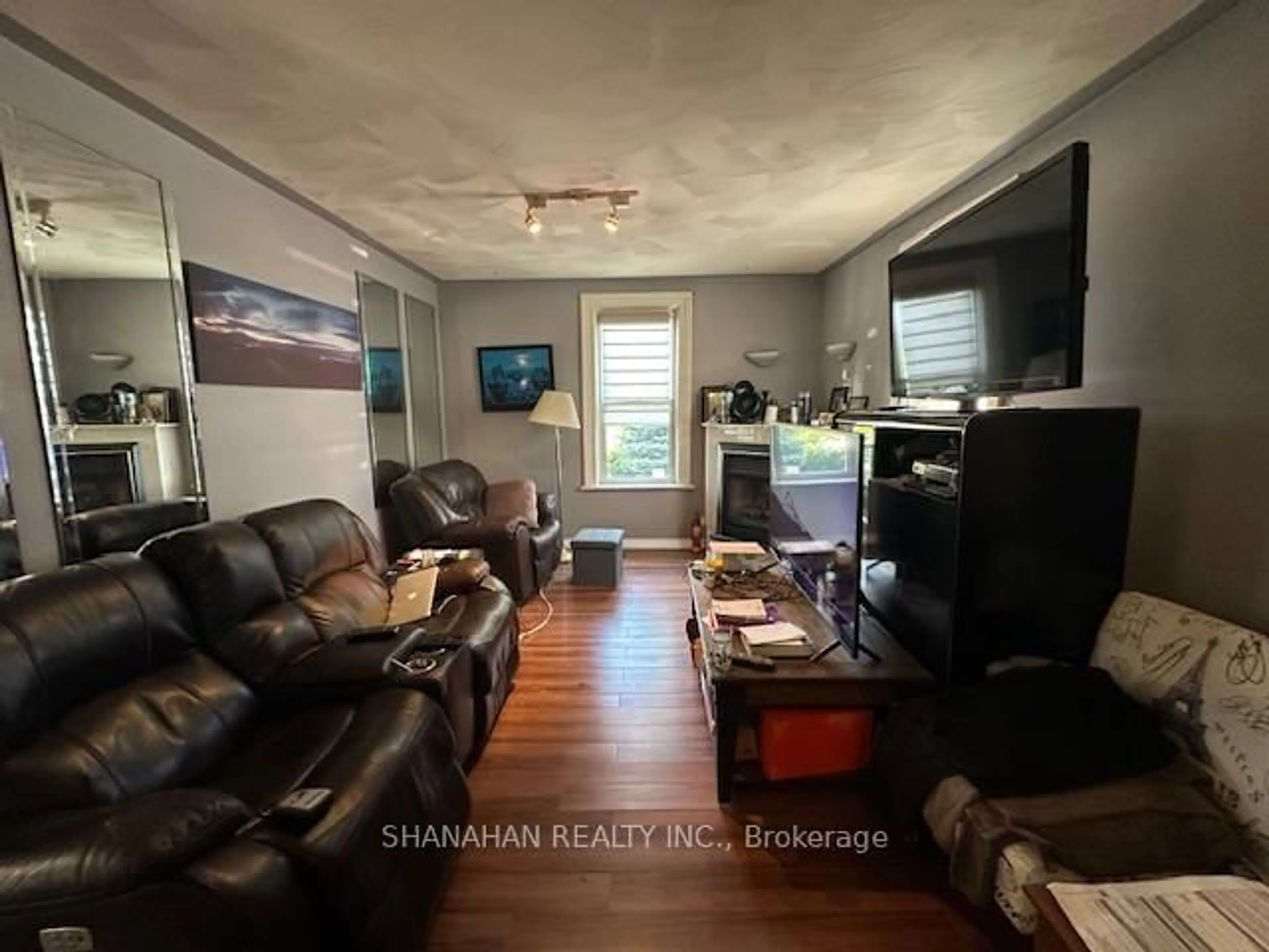 A pic of a room for 126 Metcalfe St #A&B, Strathroy-Caradoc Ontario N7G 1M8