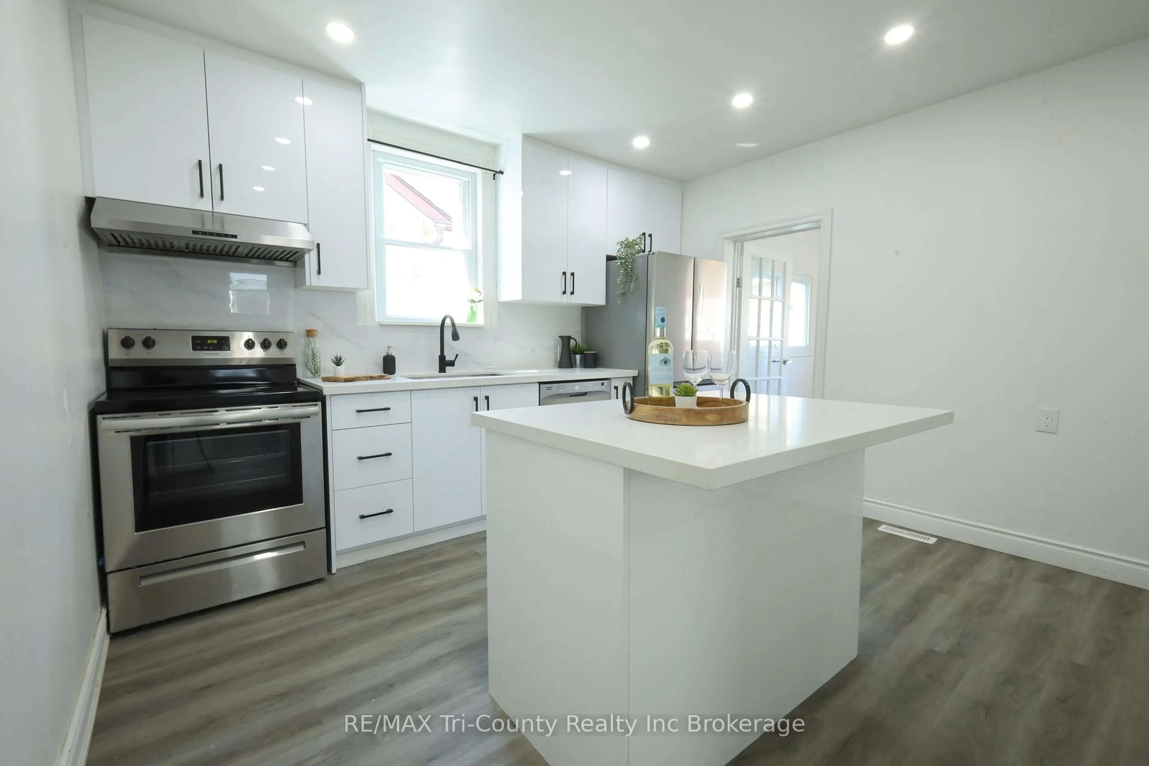 Open concept kitchen, unknown for 8 Erie St, St. Thomas Ontario N5R 2M5