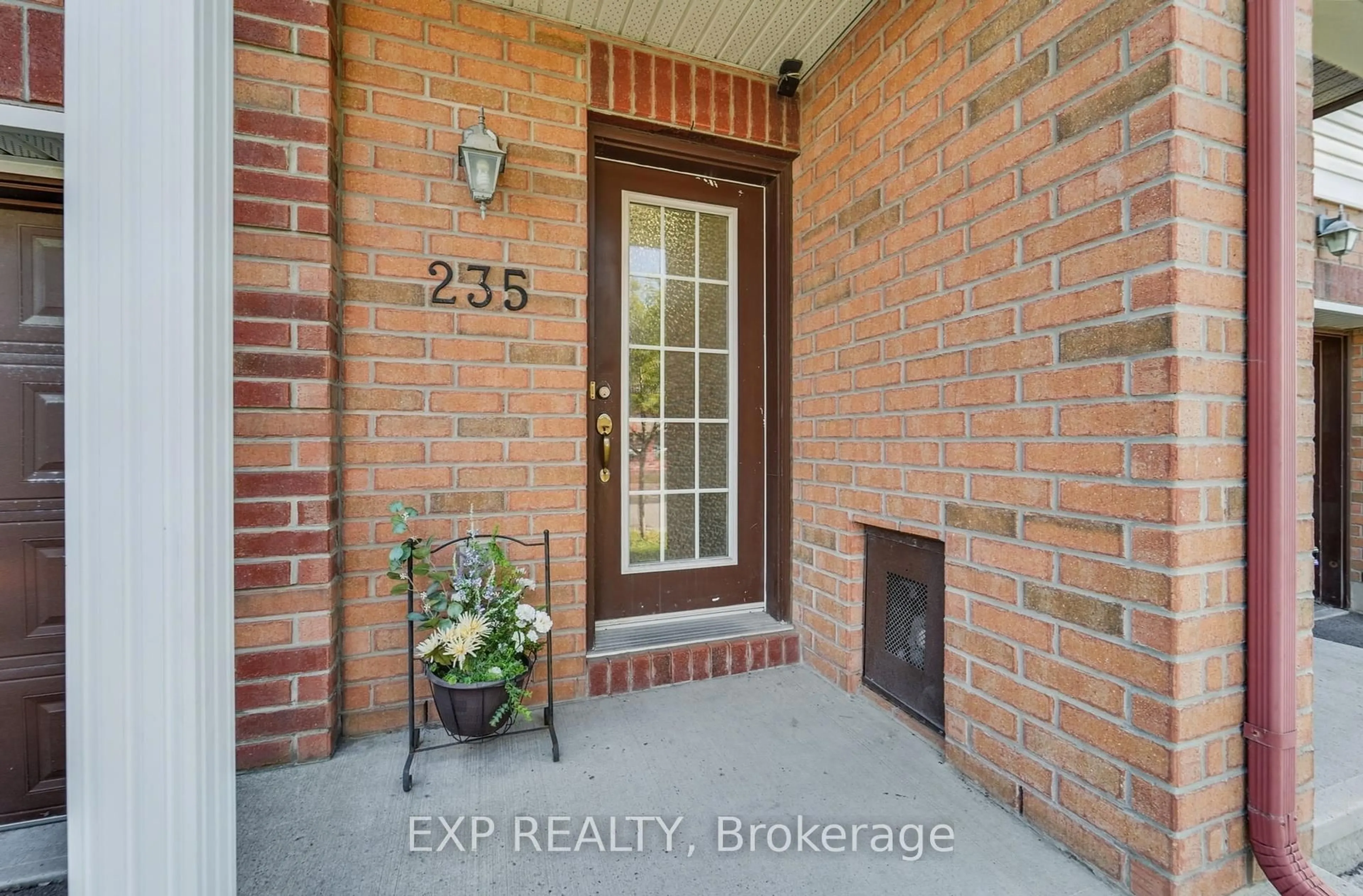 Indoor entryway for 235 Kennevale Dr, Ottawa Ontario K2J 0C3