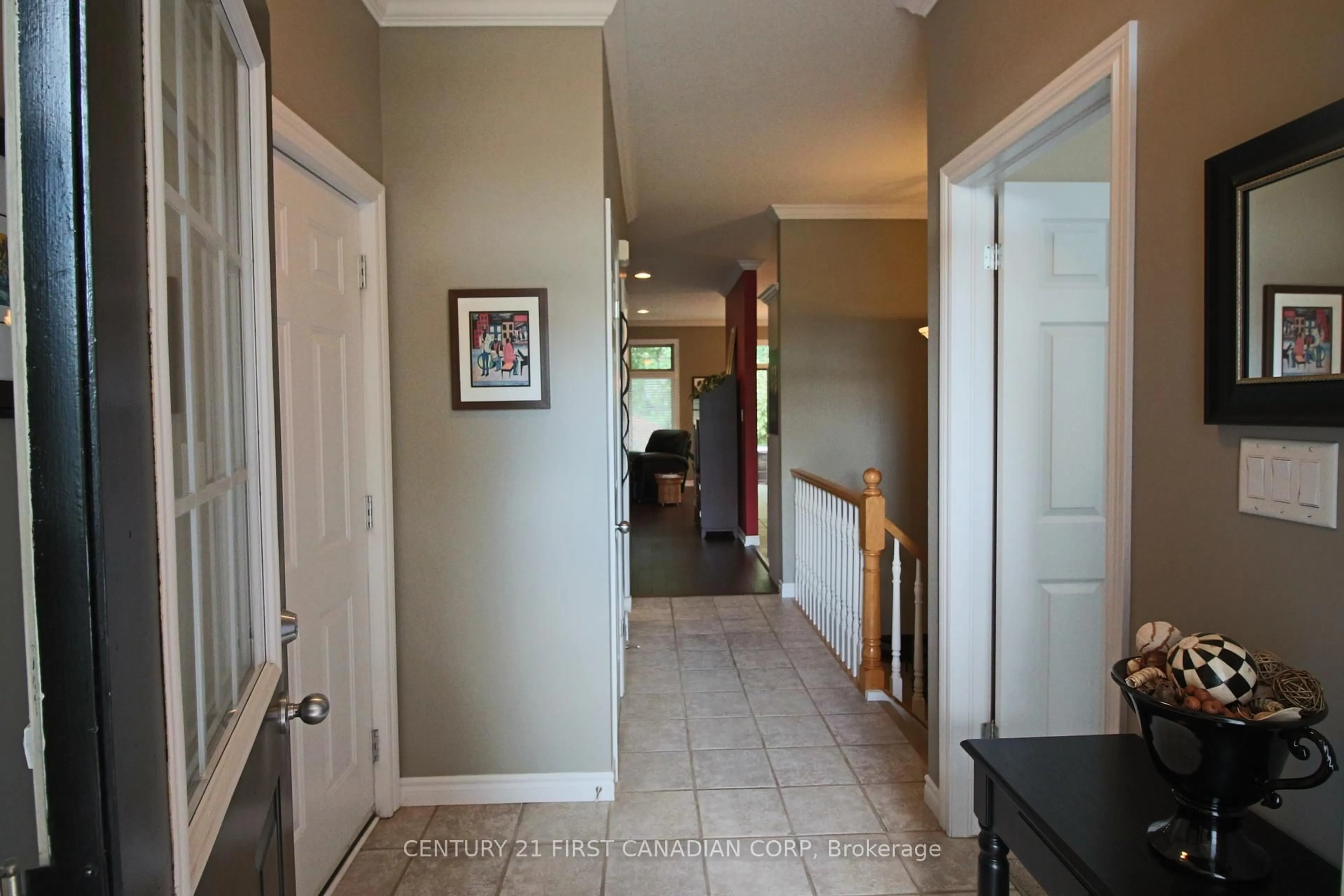 Indoor foyer for 1741 Estevan Rd, London North Ontario N5X 2G8