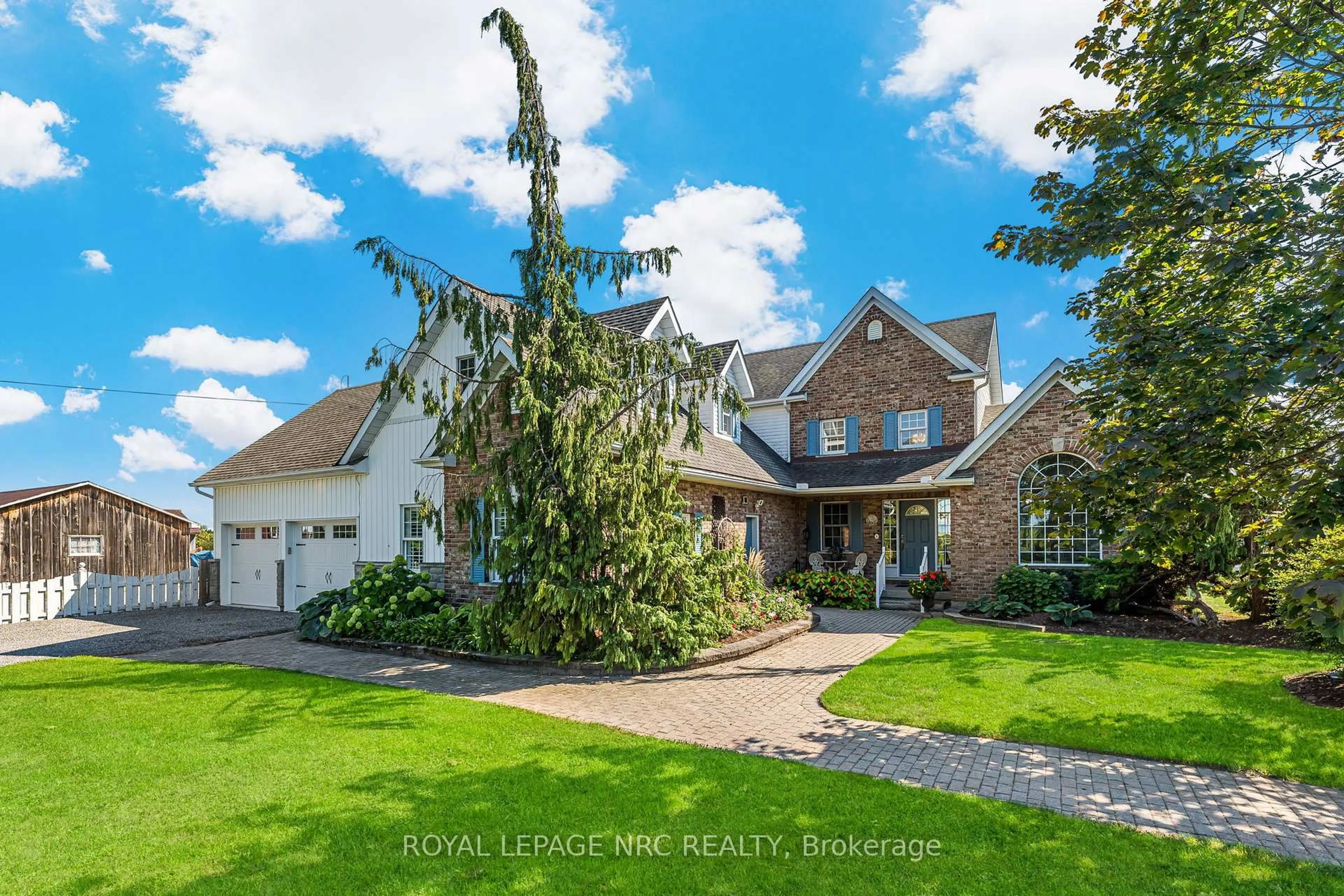 A pic from outside/outdoor area/front of a property/back of a property/a pic from drone, street for 1053 Line 3 Rd, Niagara-on-the-Lake Ontario L0S 1J0