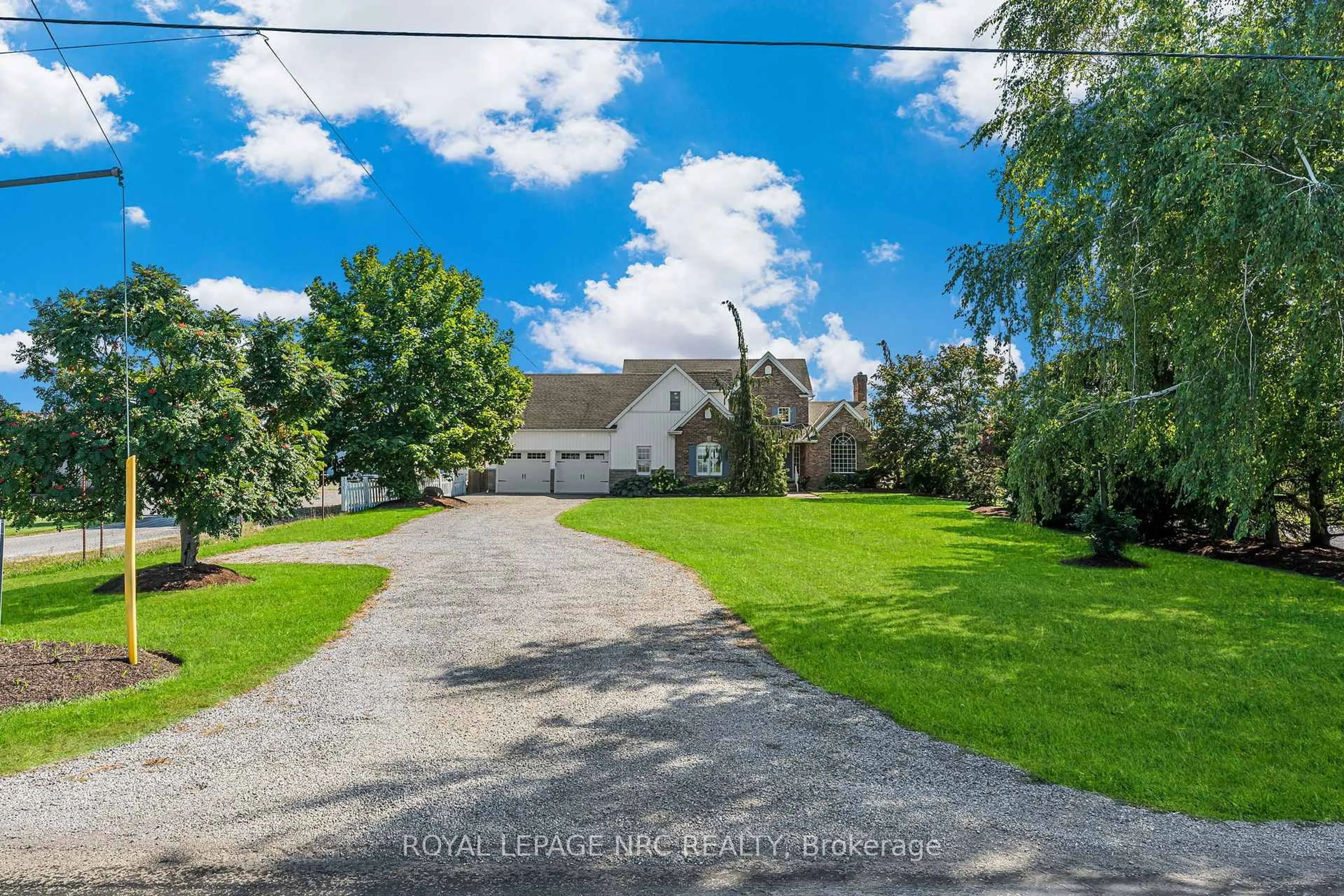 A pic from outside/outdoor area/front of a property/back of a property/a pic from drone, street for 1053 Line 3 Rd, Niagara-on-the-Lake Ontario L0S 1J0