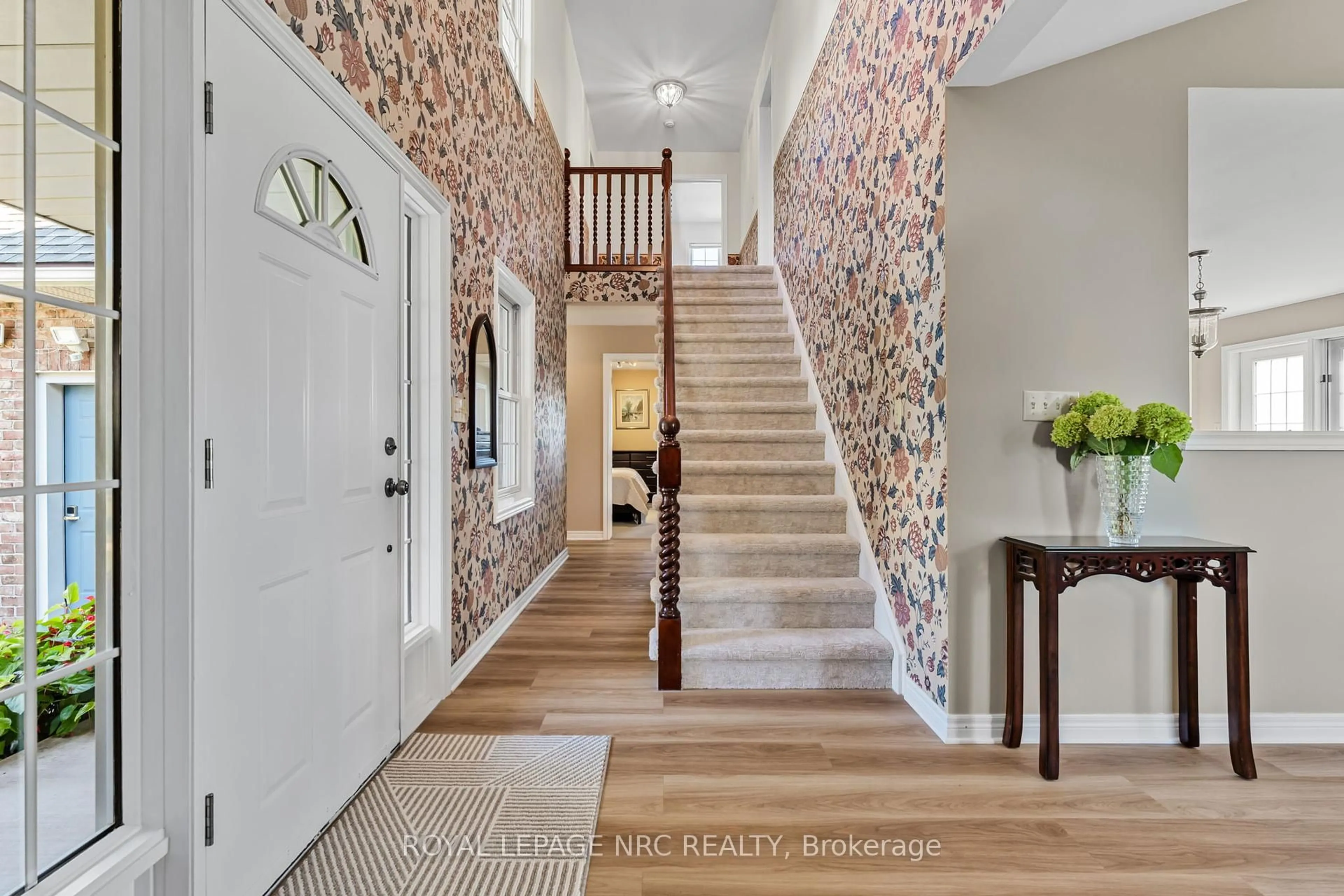 Indoor entryway for 1053 Line 3 Rd, Niagara-on-the-Lake Ontario L0S 1J0