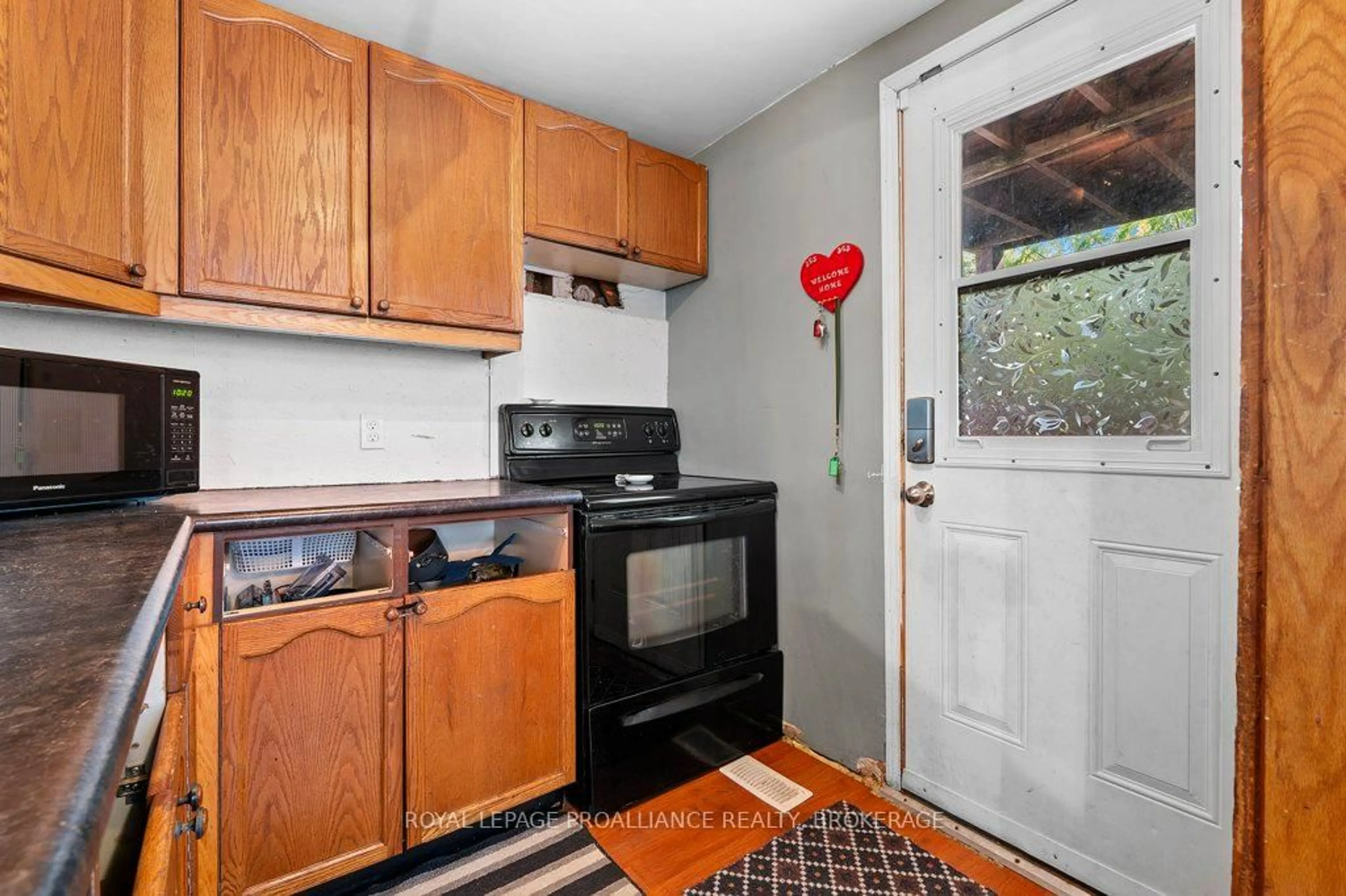 Standard kitchen, unknown for 489 Alfred St, Kingston Ontario K7K 4J4