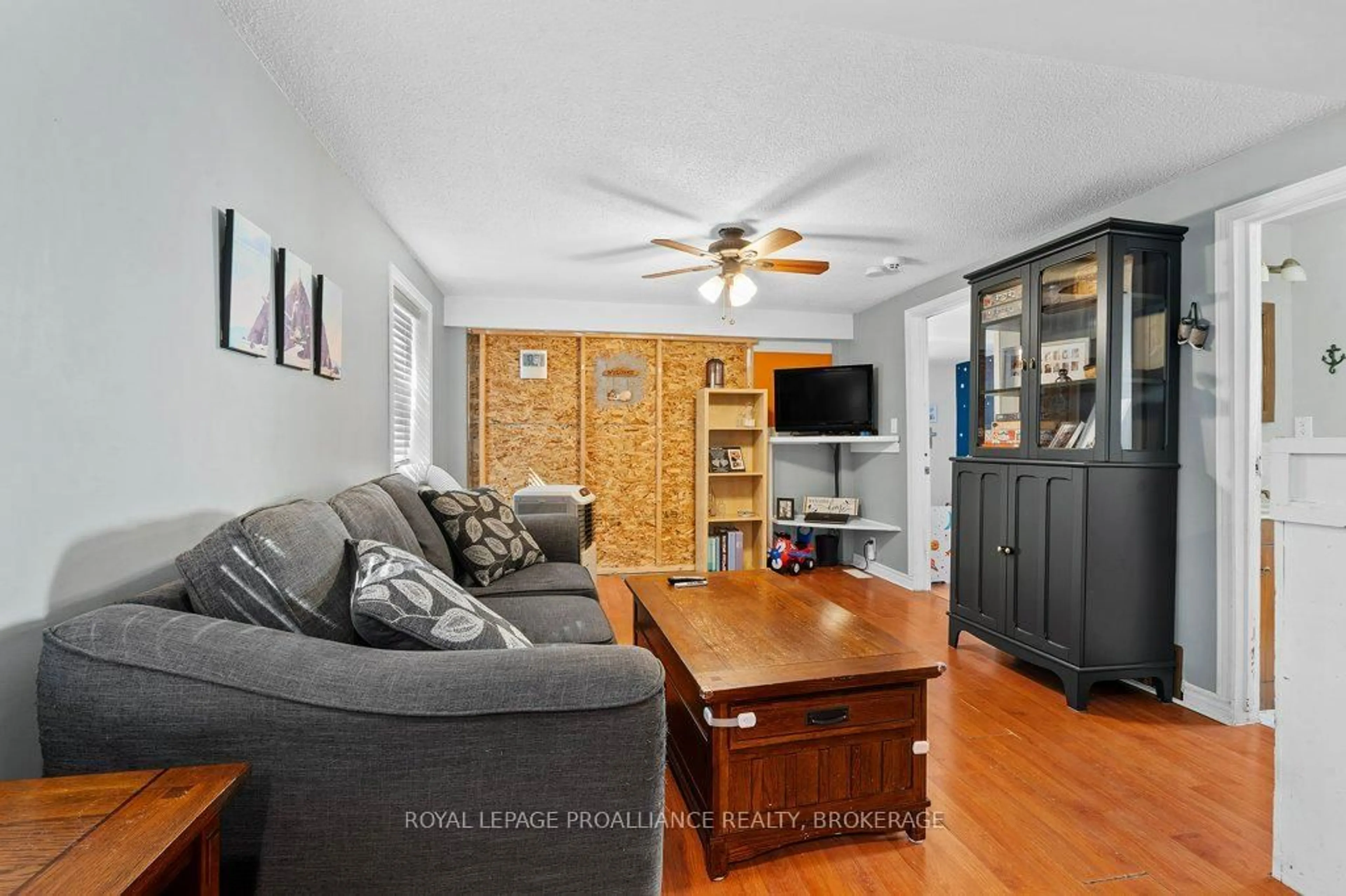 Living room with furniture, wood/laminate floor for 489 Alfred St, Kingston Ontario K7K 4J4