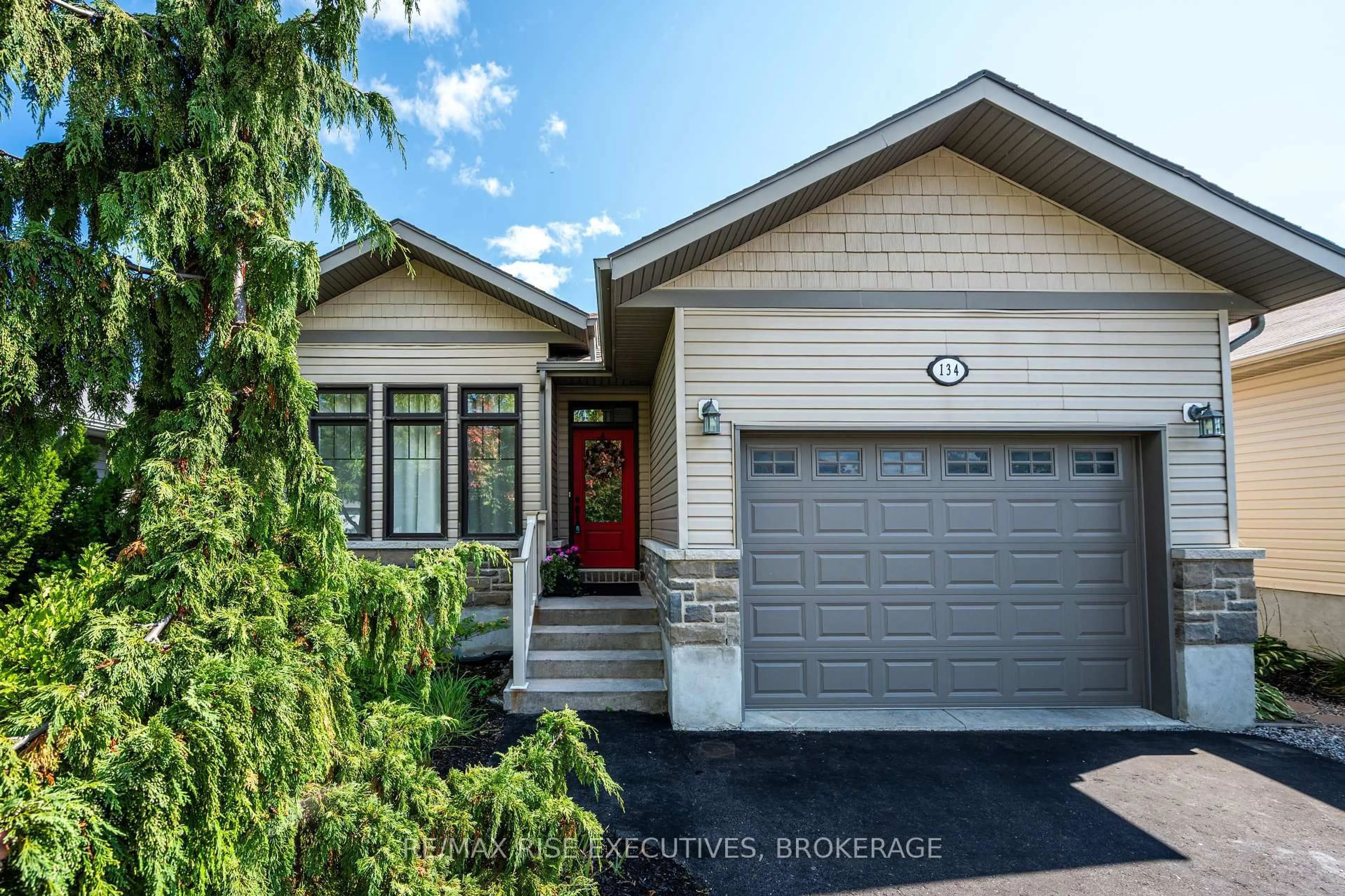 Home with vinyl exterior material, street for 134 Islandview Dr, Amherstview Ontario K7N 0A5