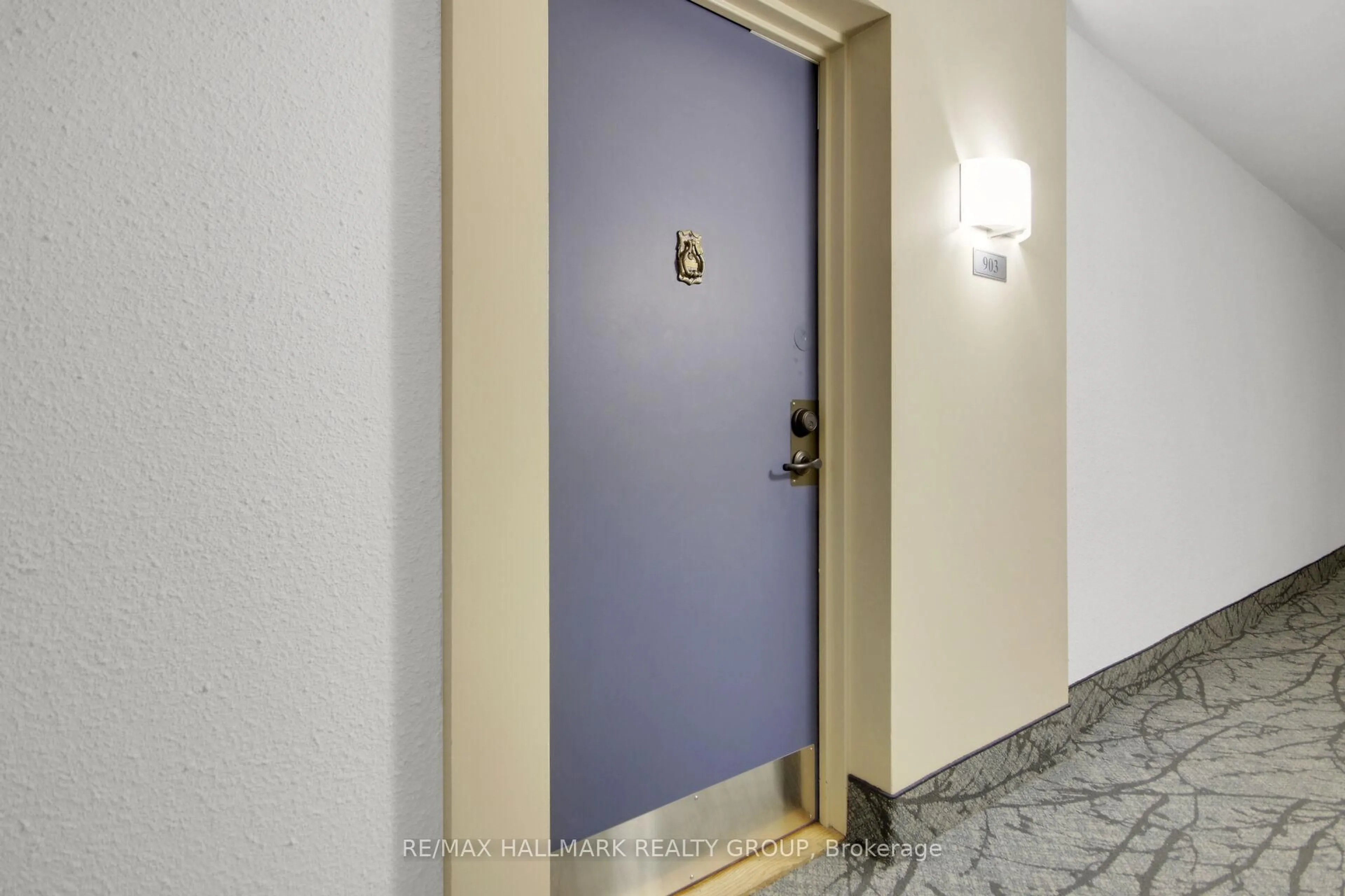 Indoor foyer for 1485 Baseline Rd #903, Ottawa Ontario K2C 3L8