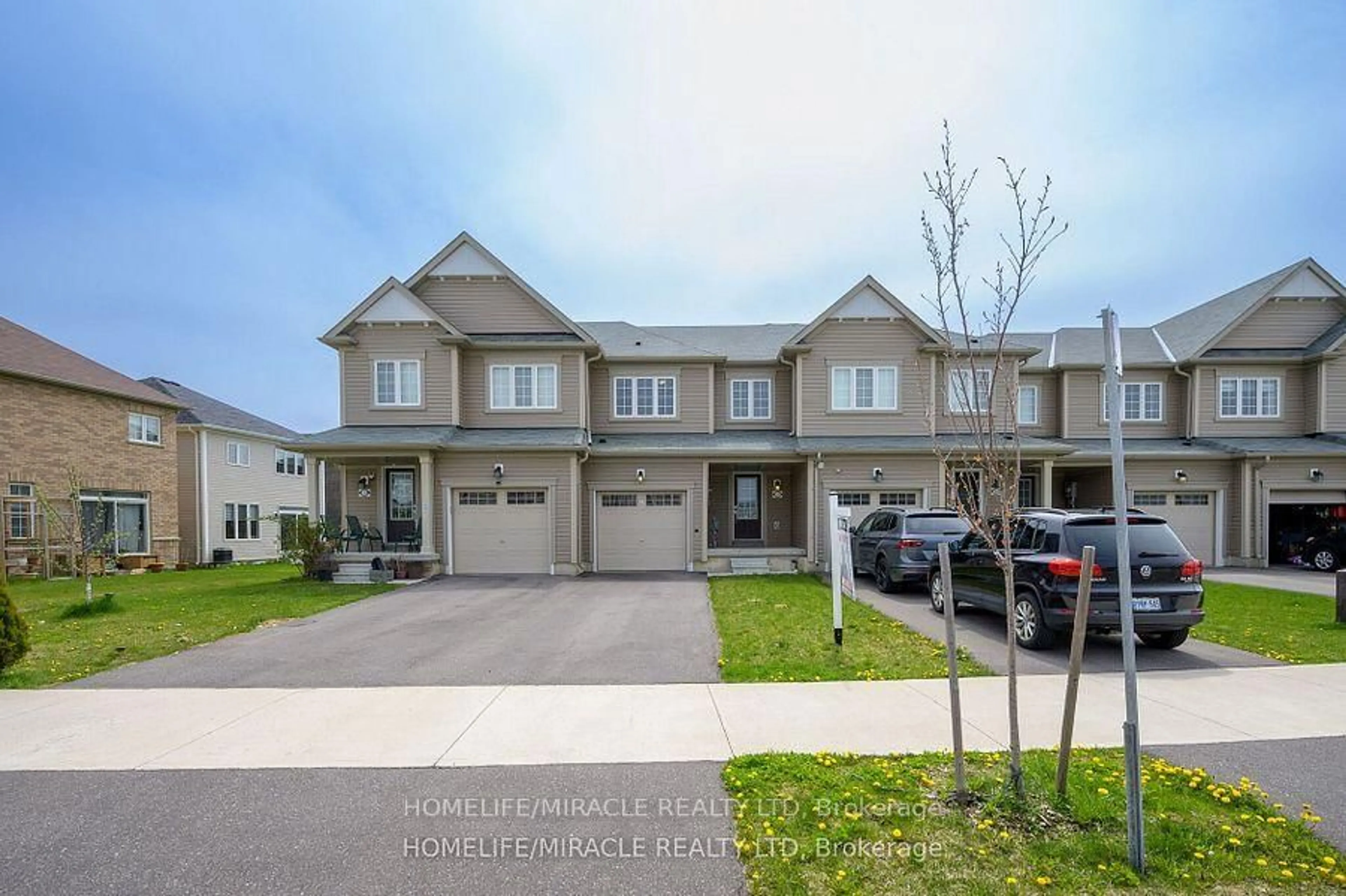 A pic from outside/outdoor area/front of a property/back of a property/a pic from drone, street for 327 Pumpkin Pass, Hamilton Ontario L0R 1C0