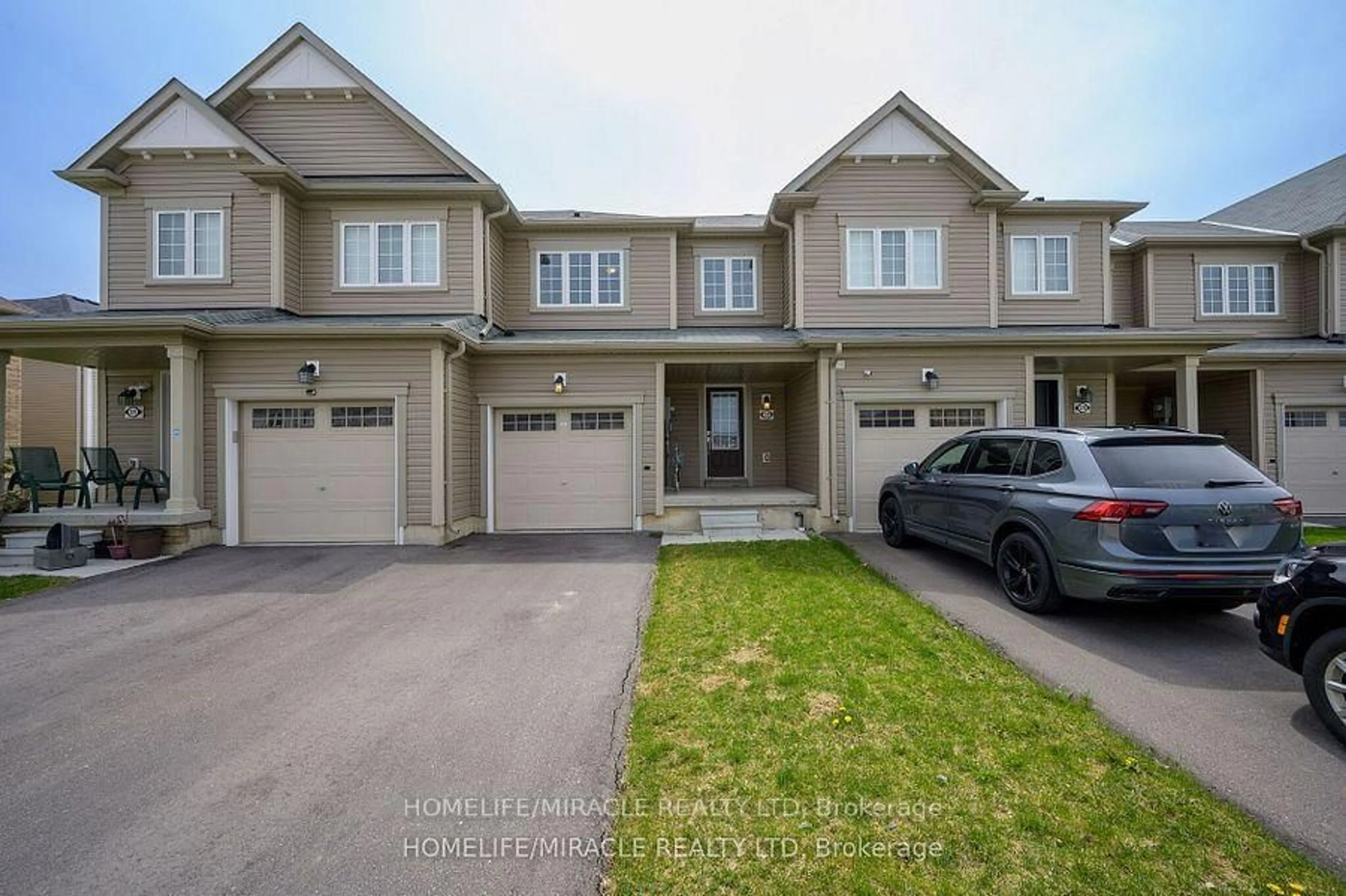 A pic from outside/outdoor area/front of a property/back of a property/a pic from drone, street for 327 Pumpkin Pass, Hamilton Ontario L0R 1C0