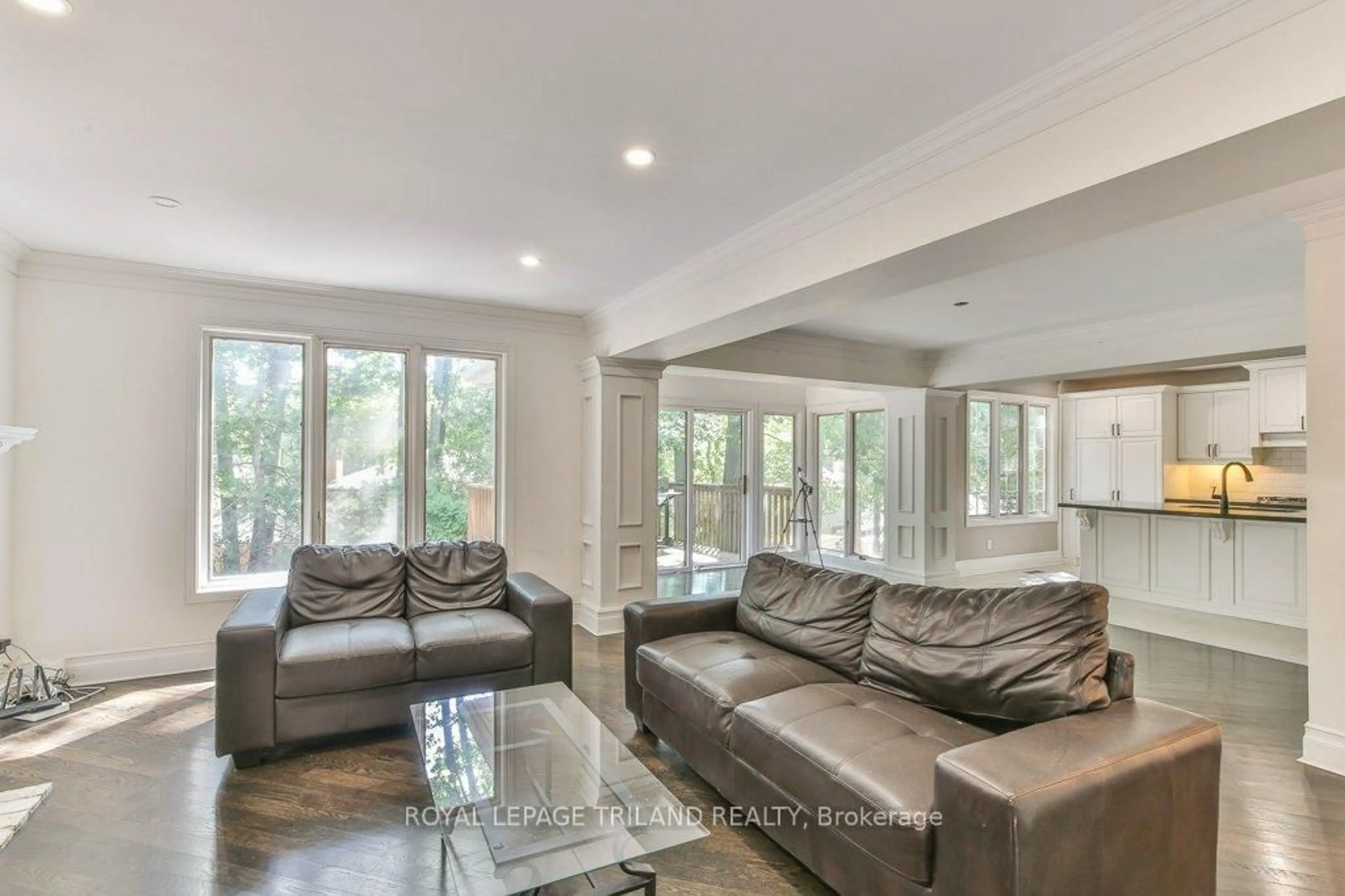 Living room with furniture, unknown for 97 TIMBER Dr, London South Ontario N6K 3V6