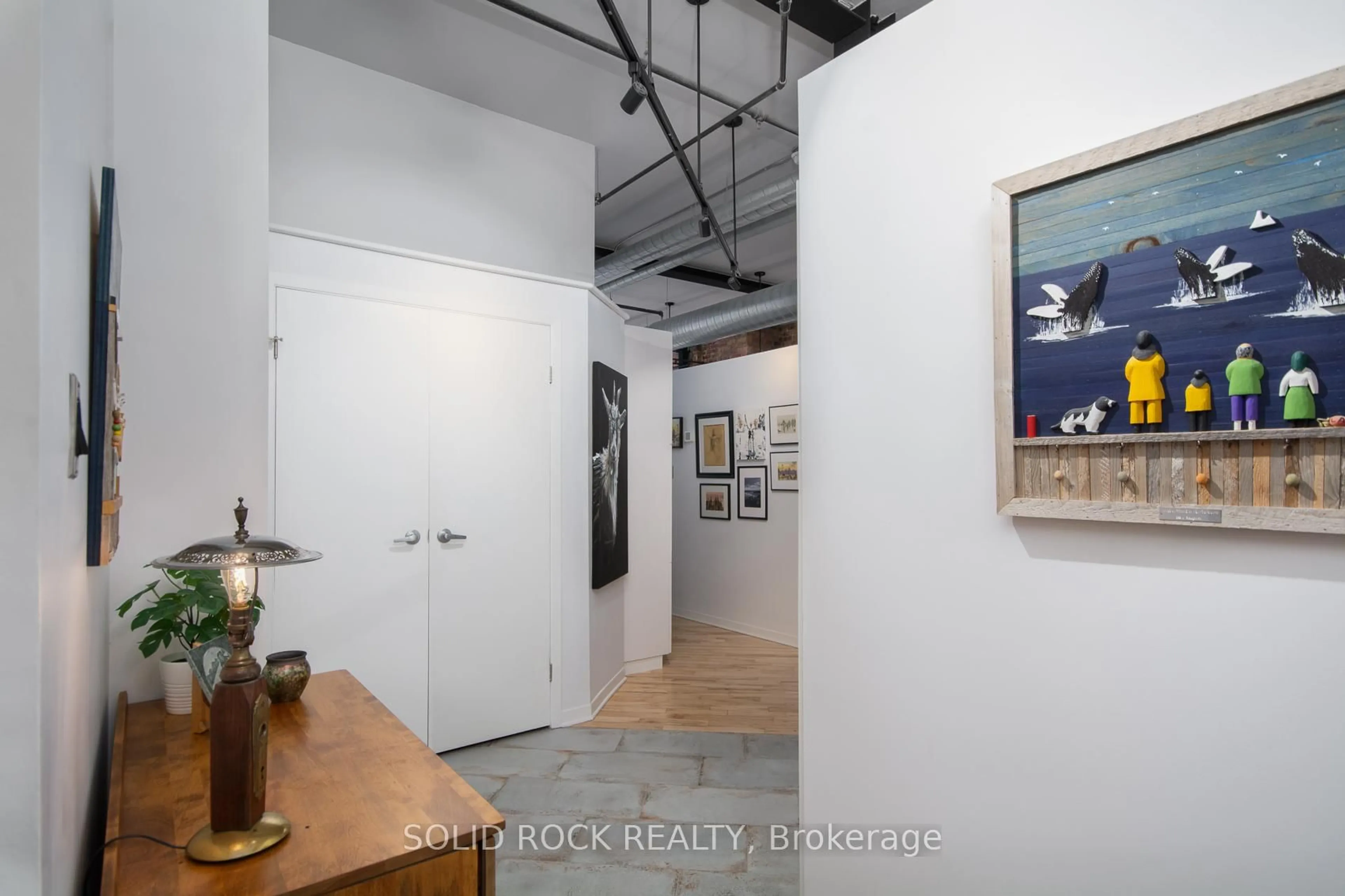 Indoor entryway for 95 Beech St #105, Ottawa Ontario K1S 3J7