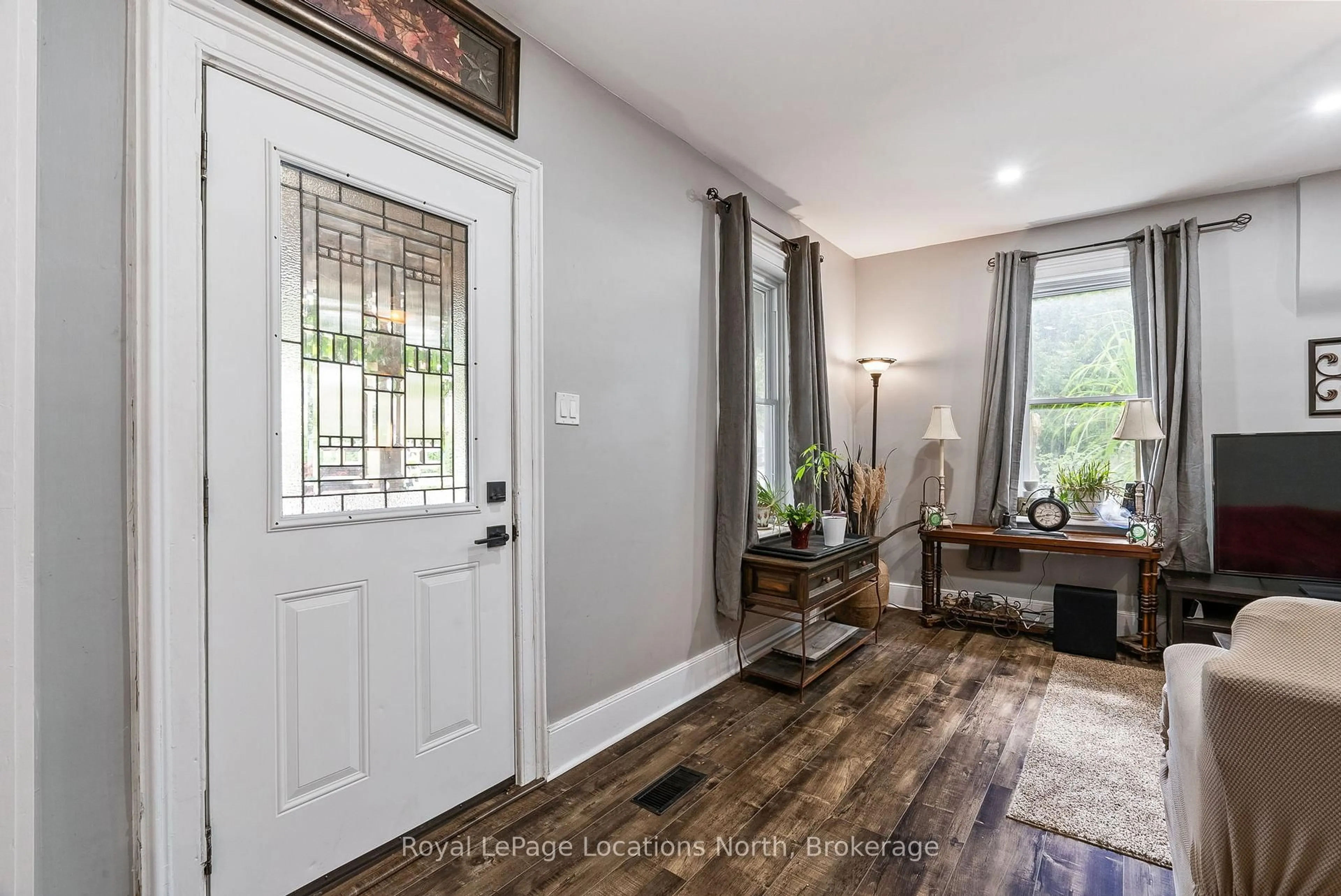 Indoor entryway for 392082 Grey 109 Rd, Southgate Ontario N0G 2A0