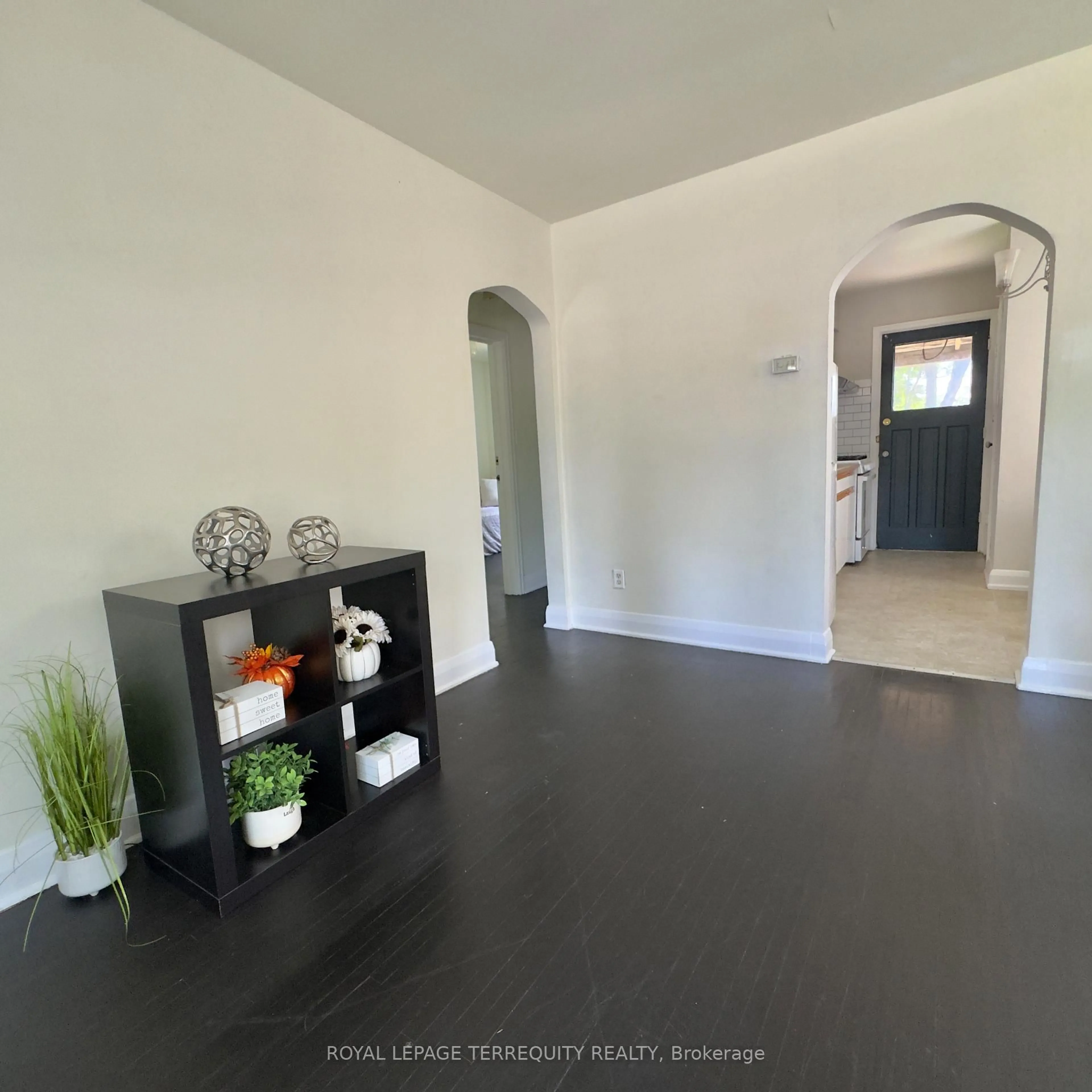 Indoor entryway for 1181 Florence St, London East Ontario N5W 2N2